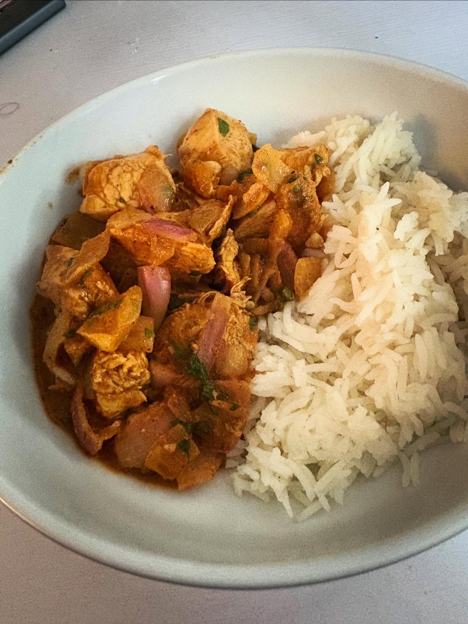 @corinna_thelittleminy sent me this chicken dopiaza recipe from @sobiasspice and since I had just bought chicken and onions yesterday, it seemed like a perfect choice. Popped to the local Indian grocery store for chilis and a new jar of ginger garlic paste (pretty sure my old one was going to kill me with botulism, oops), and baby, you got a stew goin’!
Also, a word to the wise - browning onions takes a LONG time. Next time I make this I will have a snack and let the first round of onions cook longer.
#IndianFood #ChickenDopiaza #Curry #Onions #Cooking