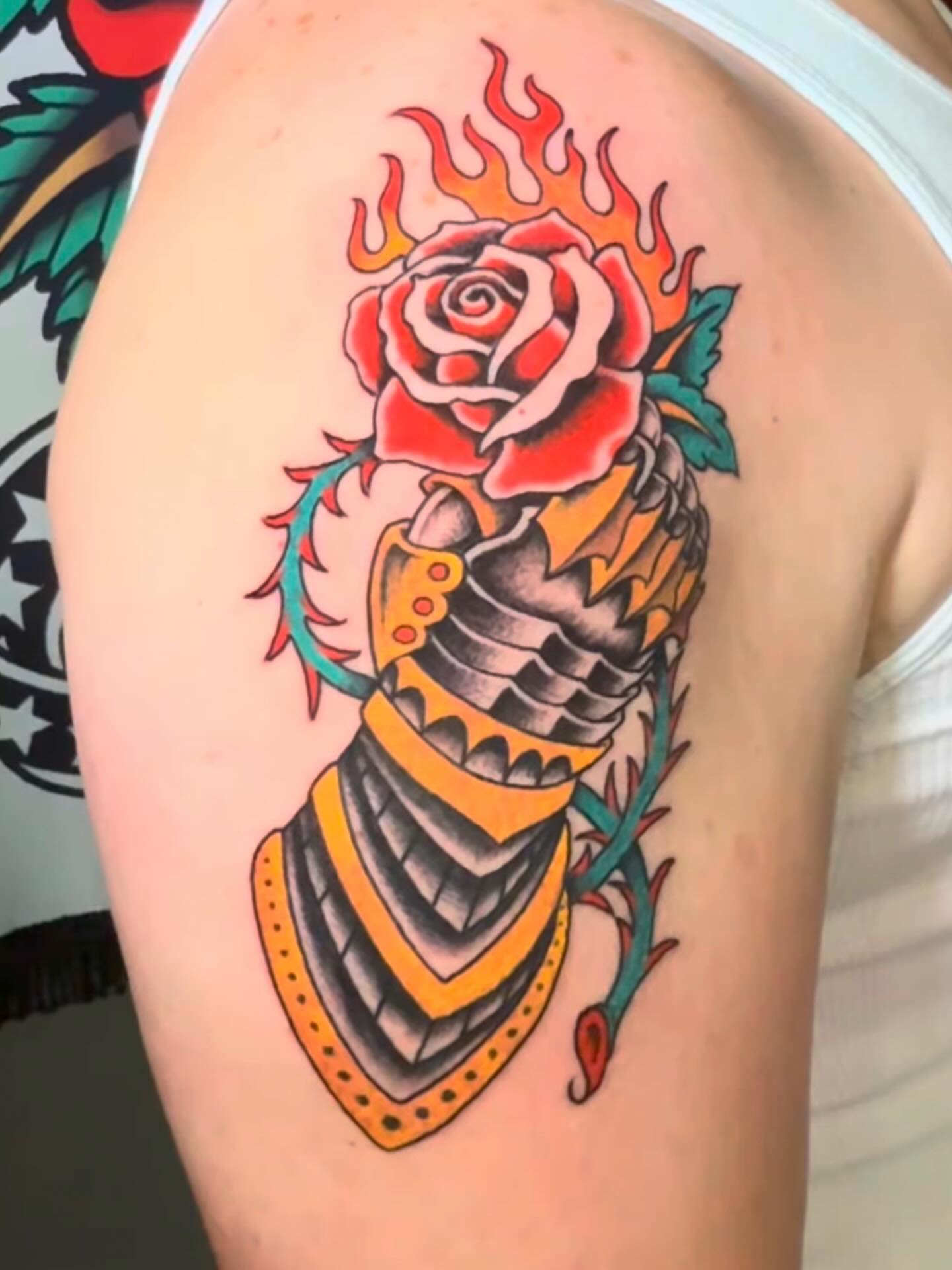 Rose @ gauntlet done by @dcardonatattoos
DM him to get in 🙏
