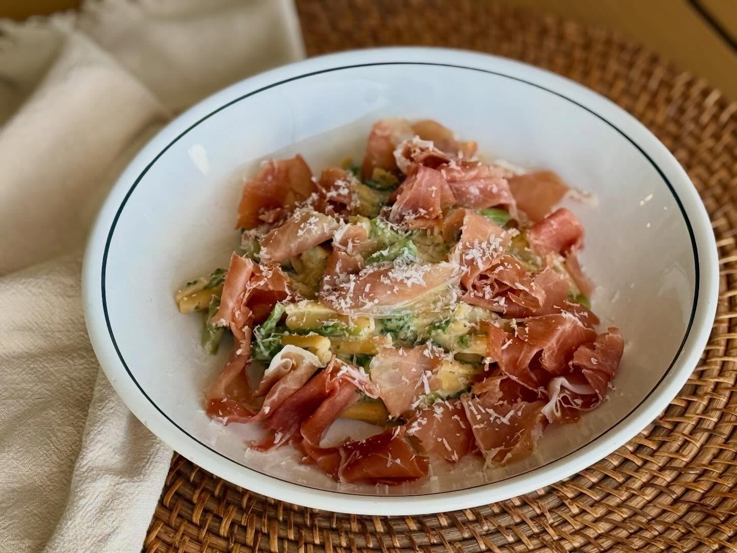 Some recipes don’t fade—they just wait for the right moment to return.
This Strozzapreti with Pecorino, Prosciutto & Greens is one of those dishes. Silky, savory, and deeply comforting, with a brothy, almost risotto-like finish that comes together in minutes.
It’s simple ingredients, layered in a way that feels just a little elevated—perfect for a weeknight, but special enough to linger over.
Save this for the next time you want something comforting, quick, and beautifully balanced.
#ElevatedComfortFood #ItalianInspired #WeeknightDinner #PastaNight #NourishingForFlourishing