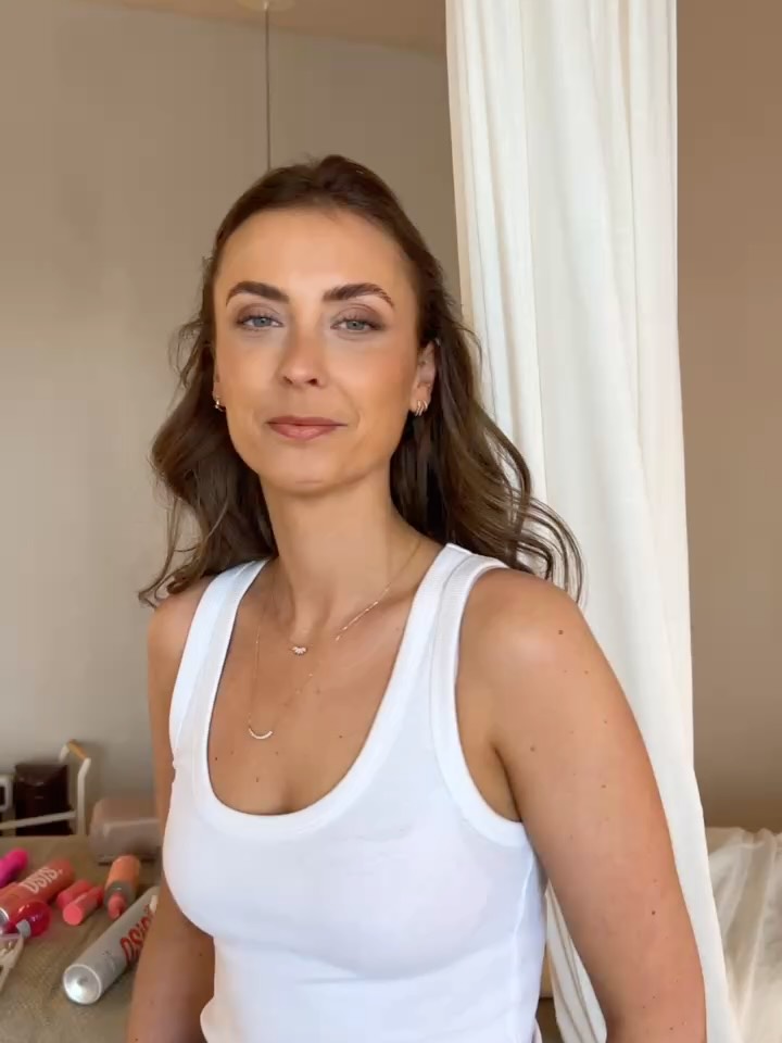 April ☀️
Veel familie tijd, mooie make ups, bachelorette 🤩🤩, moeder vliegt alleen richting Spanje met the wolfpack 😁😅 , veeeel nieuwe make up, prachtige bruid Karen & a lot of @crossfitlier
It was everything 💖 bring it on summer ☀️🤩