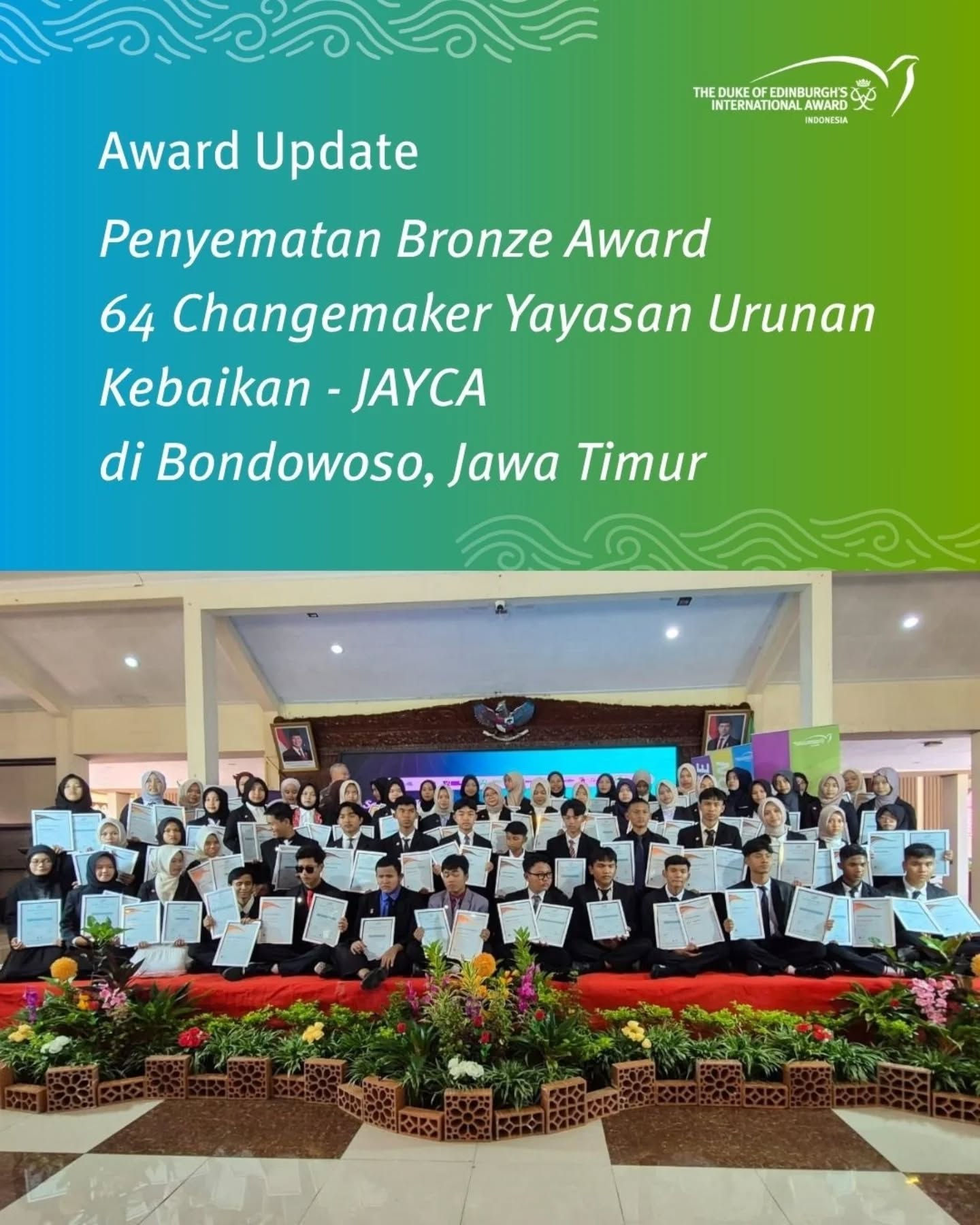 Selamat kepada 64 penerima Bronze Award atas prestasinya di program JAYCA (Jatim Young Changemaker Academy) binaan Yayasan Urunan Kebaikan dan Ashoka Indonesia! Di balik setiap penghargaan ini, ada komitmen, ketekunan, dan keberanian nyata untuk keluar dari zona nyaman dan menjadi agen perubahan.
Kalian tidak menunggu masa depan, kalian menciptakan masa depan. Teruslah melangkah, teruslah berkontribusi, dan jadilah changemaker bagi Indonesia. 🏅💫✨ #WorldReady
@jayca.id @urunankebaikan @ashoka.id