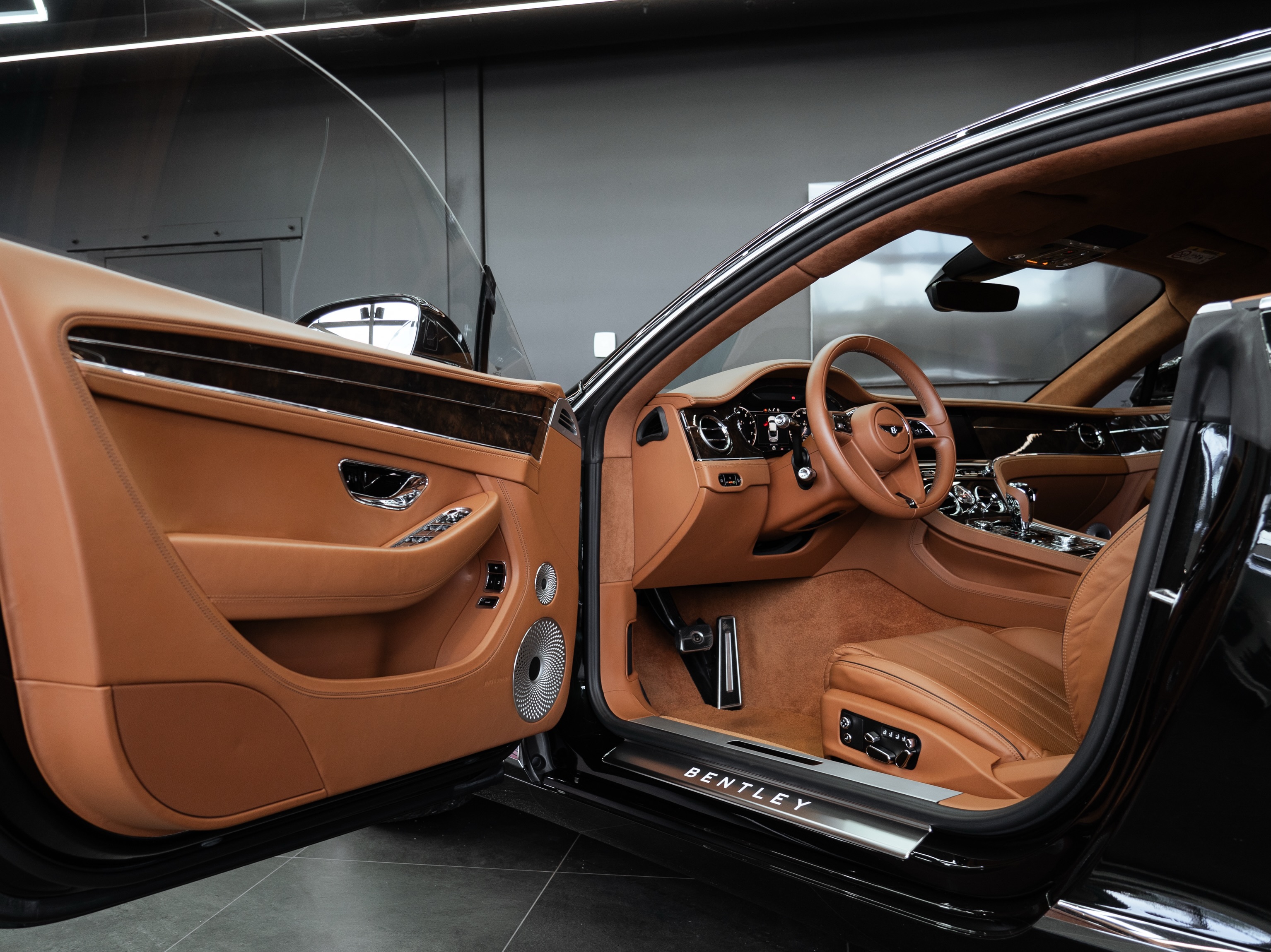 Bentley Continental GT 💚 ・4.0 V8 ⏐ 404 kW ・2021 ⏐ 37 000 km ・Bang & Olufsen helisüsteem ・Head up display ・Iseparkiv süsteem ・Massazifunktsiooniga esiistmed Võta ühendust ja broneeri proovisõit: Markus Kuuskmäe / +37254500456 / markus@ferati.ee ______ Bentley Continental GT 💚 ・4.0 V8 ⏐ 404 kW ・2021 ⏐ 37 000 km ・Bang & Olufsen sound system ・Head up display ・Self-parking system ・Front seats with massage function Get in touch and book your test drive: Markus Kuuskmäe / +37254500456 / markus@ferati.ee