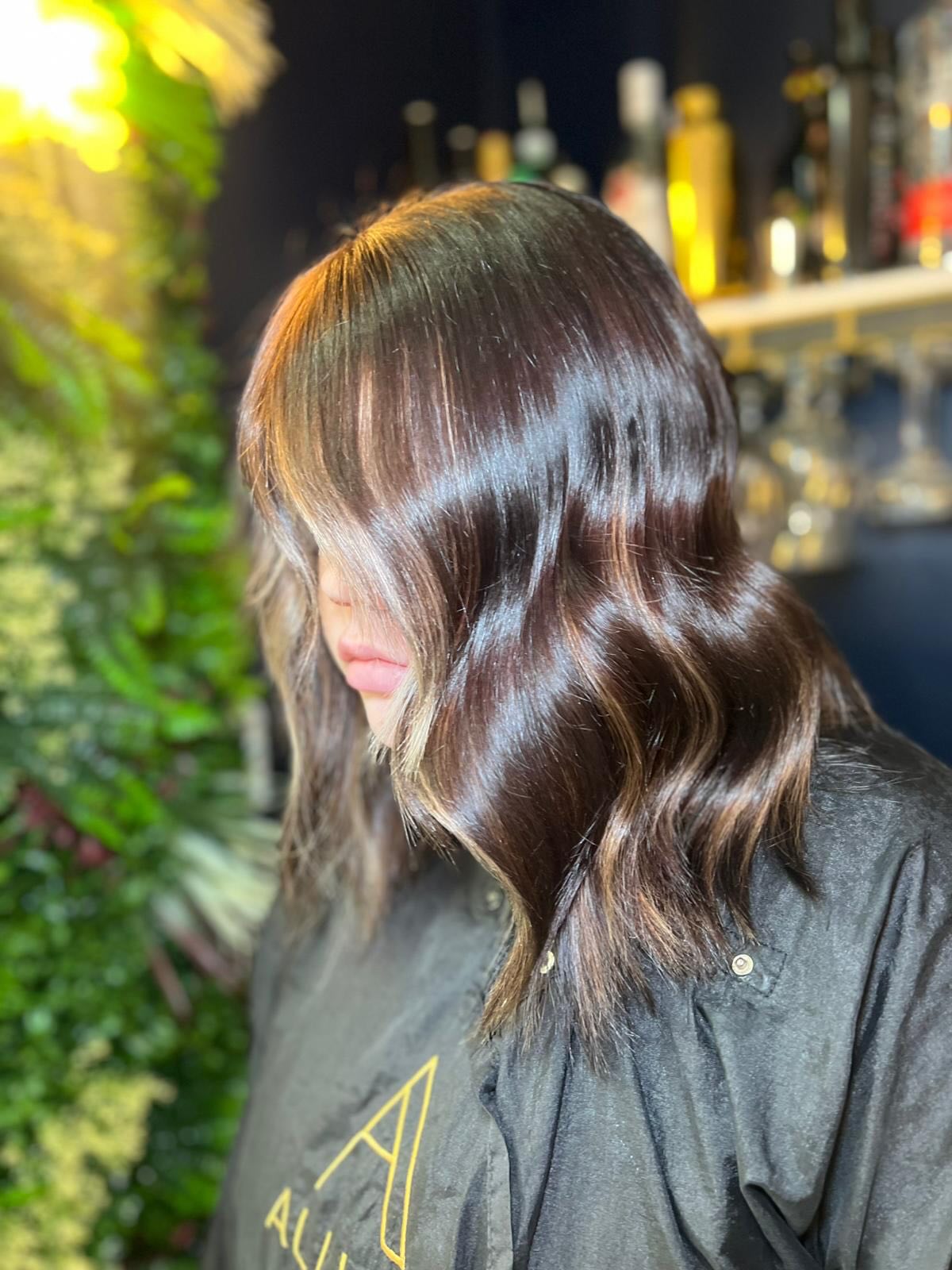 Soft, subtle balayage with a seamless blend and effortless shine 🤎✨ Dimensional tones that catch the light just right, by stylist Ebony.
@lorealpro_education_uki @lorealpro
