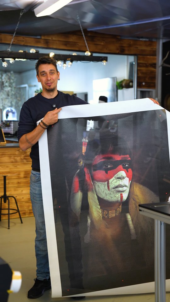 Grâce à notre nouvelle table de découpe numérique Summa F, nous élargissons encore nos capacités de production pour répondre à tous vos besoins en découpe et finition de matériaux souples et semi-rigides.
Cette technologie de pointe nous permet de réaliser des découpes rapides, nettes et extrêmement précises, idéale pour des productions sur mesure ou en petite série.
Nous travaillons une grande variété de matériaux : vinyles, textiles, cartons, mousses, plastiques fins, films techniques et bien plus encore.
- Découpe numérique multi-matériaux
- Rainage, mi-chair, découpe complète
- Prototypage et petites/moyennes séries
- Signalétique et PLV
- Packaging et formes sur mesure
Alors si tu veux faire tes nouveaux cartons de vins ou de bières personnalisé en petite quantité , n'attend plus contact nous! #summa #decoupe #packaging #newarrivals