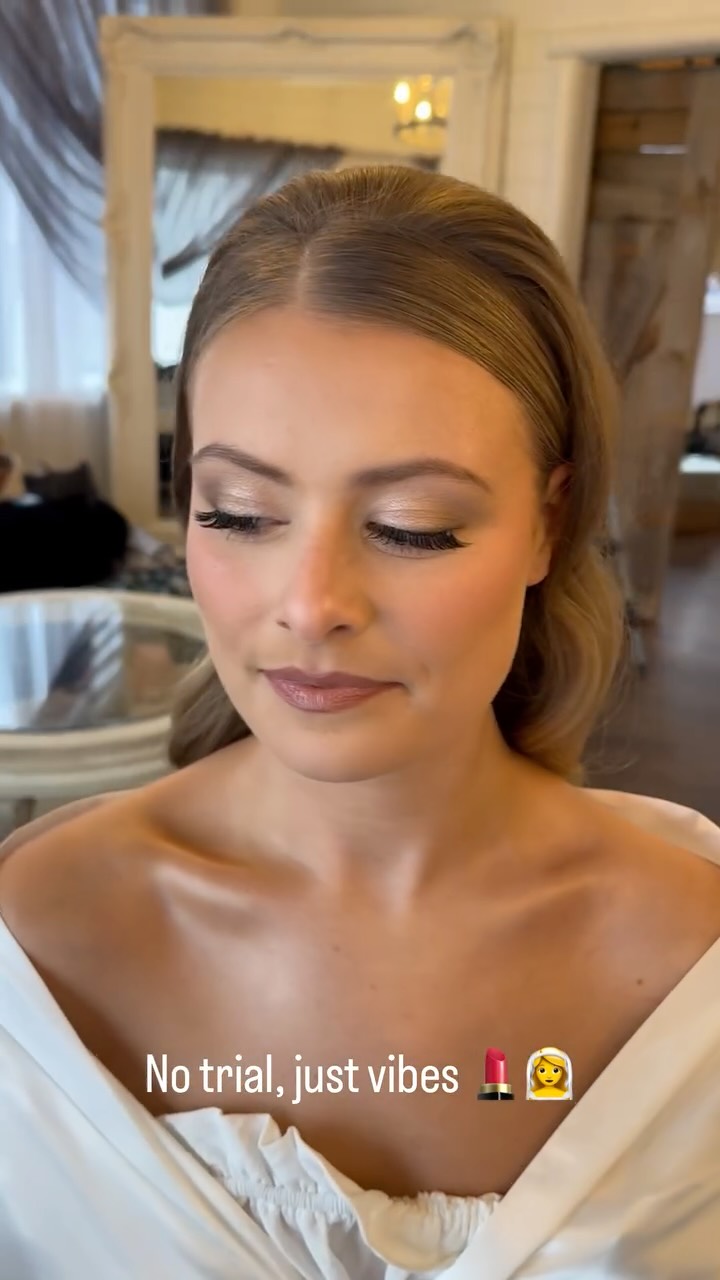 No trial? No problem when you hire a pro you trust. ✨ We met for the first time on the wedding morning and honestly, I couldn’t have dreamed of a better result. 🤍
Hair and makeup by @hairbykateclaire
