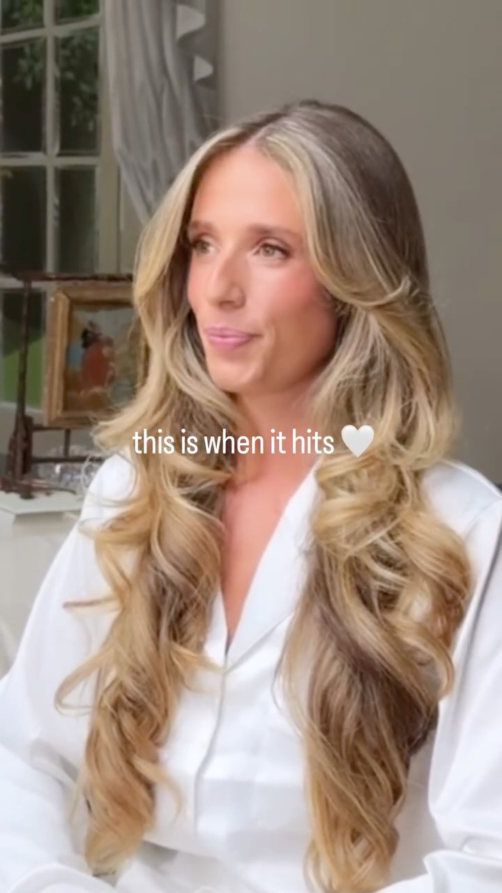 ✨It’s never just the hair….
It’s the moment she looks in the mirror and everything slows down…Her smile softens, the nerves settle, and it finally feels real 🤍
This is why I do what I do 💕 creating a space where you can pause, breathe, and step into your bridal moment feeling like the most polished version of you.
More than just hair… it’s an experience ✨
2026/2027 brides, my books open 🤍
Enquire via the link in bio to secure your date📲
#newcastlehairstylist #huntervalleyhairstylist #weddinghair #huntervalleywedding #redleaf