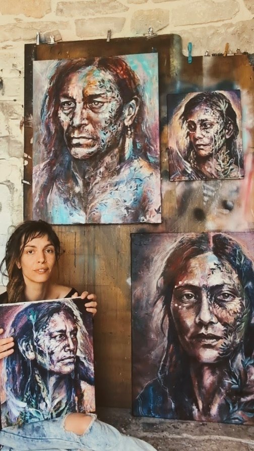 Des regards.
Et ce qu’ils déplacent en nous.
Une série de peintures
où l’humain rencontre le végétal,
et où l’émotion circule.
Si ça te parle… garde-le.
Ou envoie-le à quelqu’un.
👉 @belluleart
#contemporarypainting
#portraitpainting
#figurativepainting
#artemotion
#portraitvegetal