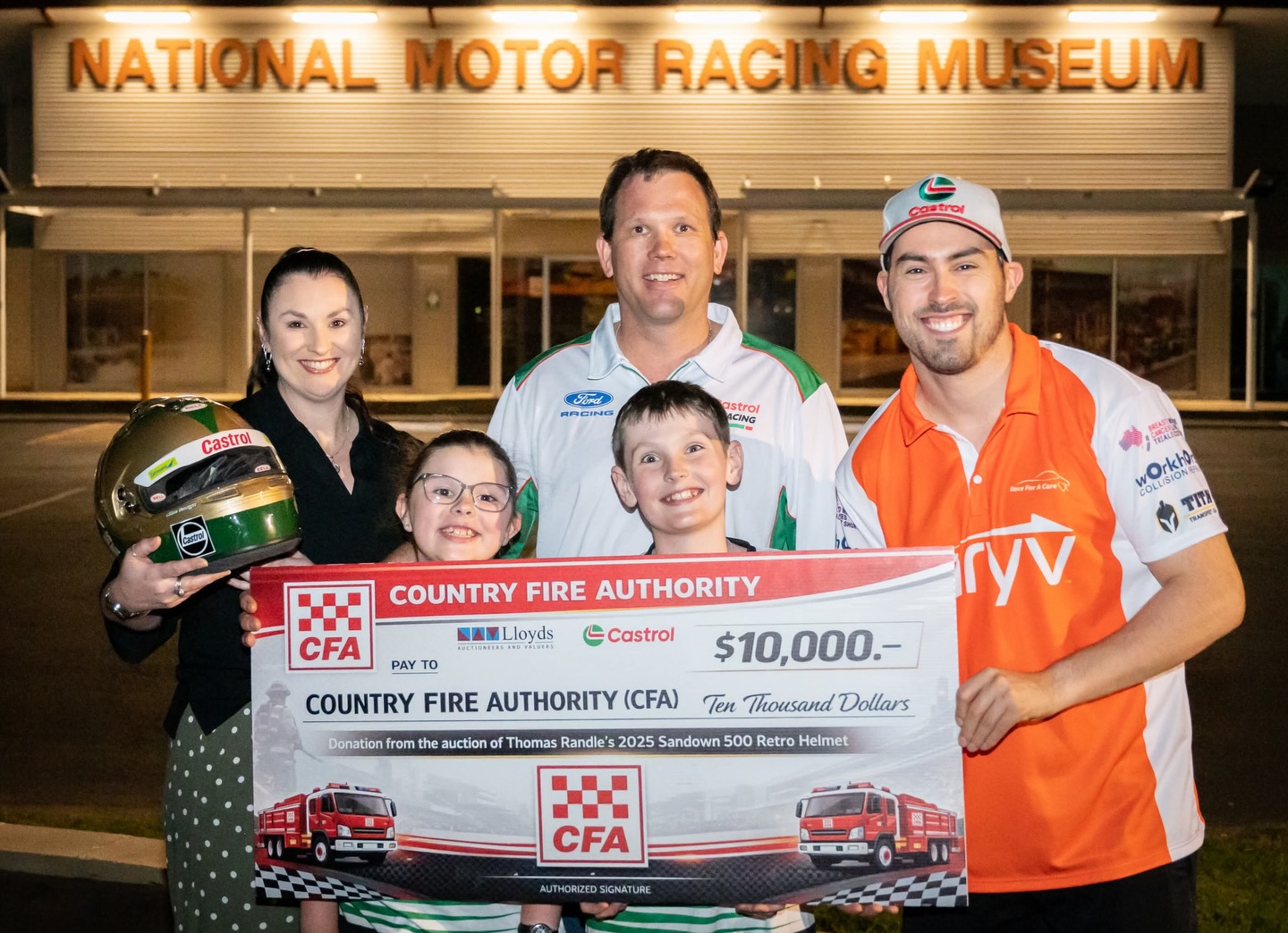 My Sandown retro helmet from last year auctioned off for $10,000, with all the money donated to the @cfavic ๐ Great to do the official hand over to Matt Holden at the Bathurst six hour this year โบ๏ธ