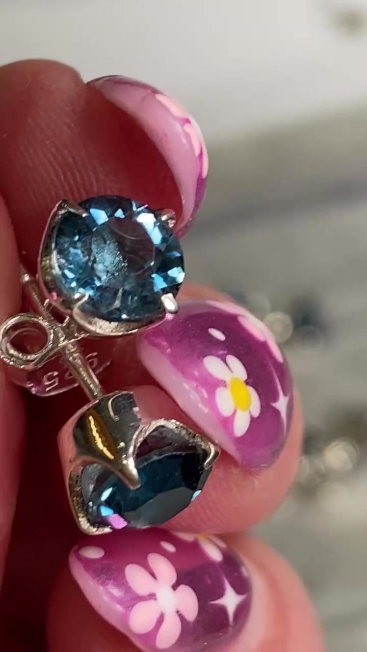 ✨🌈Come and join Josephine for our new Earings and anklets. ✨🌈
#crystalshop #crystalshopuk #crystalmagic