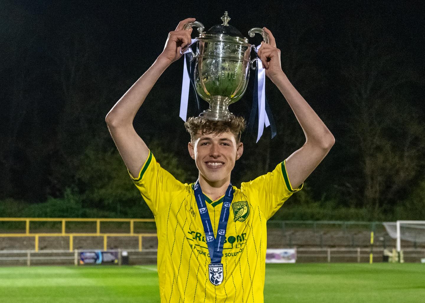 ACADEMY β‘οΈ FIRST TEAM β½οΈπ°
3 of our current students and 3 our former students have played a massive part in @hitchintownfc success so far this season! It is amazing to see the pathway and the trust in our academy boys πͺπ½β½οΈ
One more HUGE game on Monday. PLAY OFF FINAL!!
LETS GO @hitchintownfc β½οΈπͺπ½