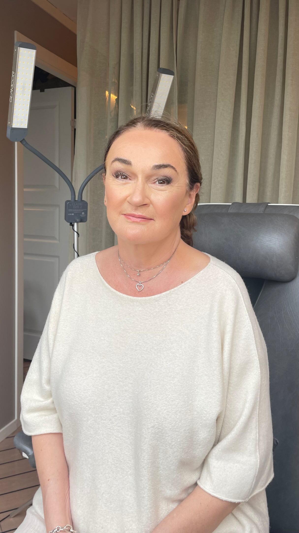 Vi lanserer 💄 SMINKEVEILEDNING
Har du lyst til å føle deg enda tryggere med sminken din – enten til hverdags eller spesielle anledninger? Nå tilbyr Roza personlig sminkeveiledning, skreddersydd for deg!
I løpet av timen kan du f.eks få råd om:
👉🏻 Hva som passer din hudtype og ansiktsform
👉🏻 Produkter og teknikker som fremhever dine trekk
👉🏻 Hvordan få sminke til å sitte fint hele dagen
🎉 INTROTILBUD I MAI
Kun 690kr (orig. pris 990 kr) – spar 30%!
Dette er perfekt for deg som vil oppgradere sminkerutinen din og lære noe nytt, eller for å unngå flere feilkjøp av produkter du ender opp med å aldri bruke 😅
Begrensede timer tilgjengelig – book din time nå og sikre deg kampanjeprisen 💌
*Behandlingen finner du under månedens kampanje i vår online booking og gjelder kun hos Roza.
#sminkeveiledning #makeup #janeiredale #sothys #sothysmakeup @roza_sakovtseva_beautyhouse