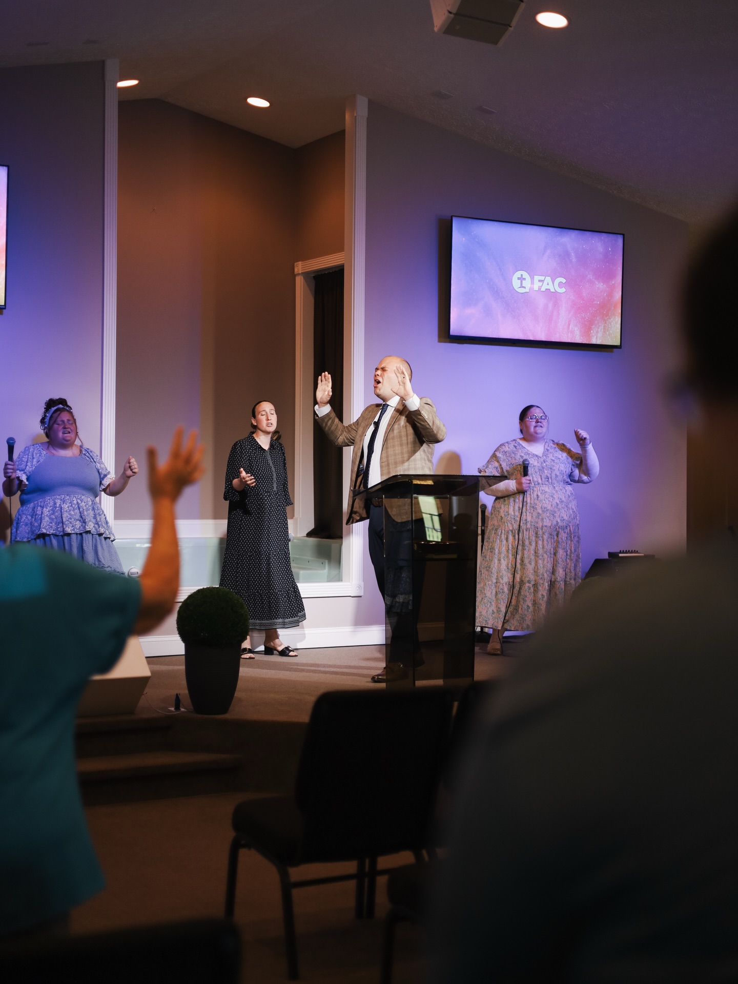 I hear the sound of revival rain
I hear the sound, I hear the sound