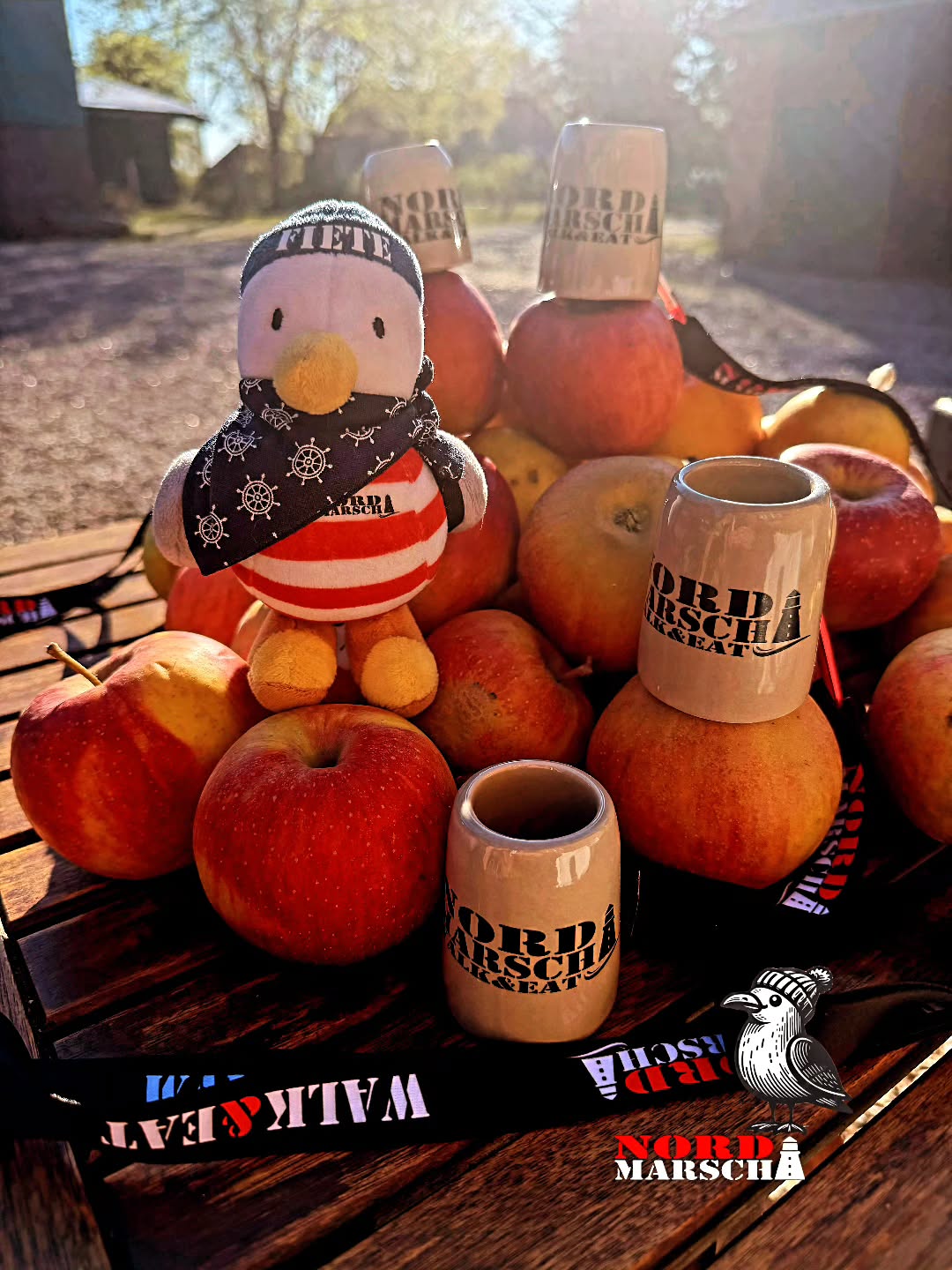 Seit Monaten ausgebucht,
seit Monaten freuen wir uns
auf diese Premiere zur Apfel- & Kirschblüte im Alten Land!
Eigentlich ein Aprilscherz, in Holzschuhen auf Tour zu gehen, da dieses traditionell dort so üblich sei.
Der Wunsch von Euch war aber groß dort an den Start zu gehen und so testen wir gemeinsam diese Region auf der anderen Seite der Elbe im gemütlichen Rahmen von "Walk&Eat Altes Land".
Wir @nordmarsch freuen uns auf einen tollen Tag und sehen uns gleich am Start & Ziel! @hotelaltesland
Bis gleich, Euer Team Nord-Marsch mit den family&friends
❤️🍏🌸🥾🌸🍏❤️
www.nord-marsch.de