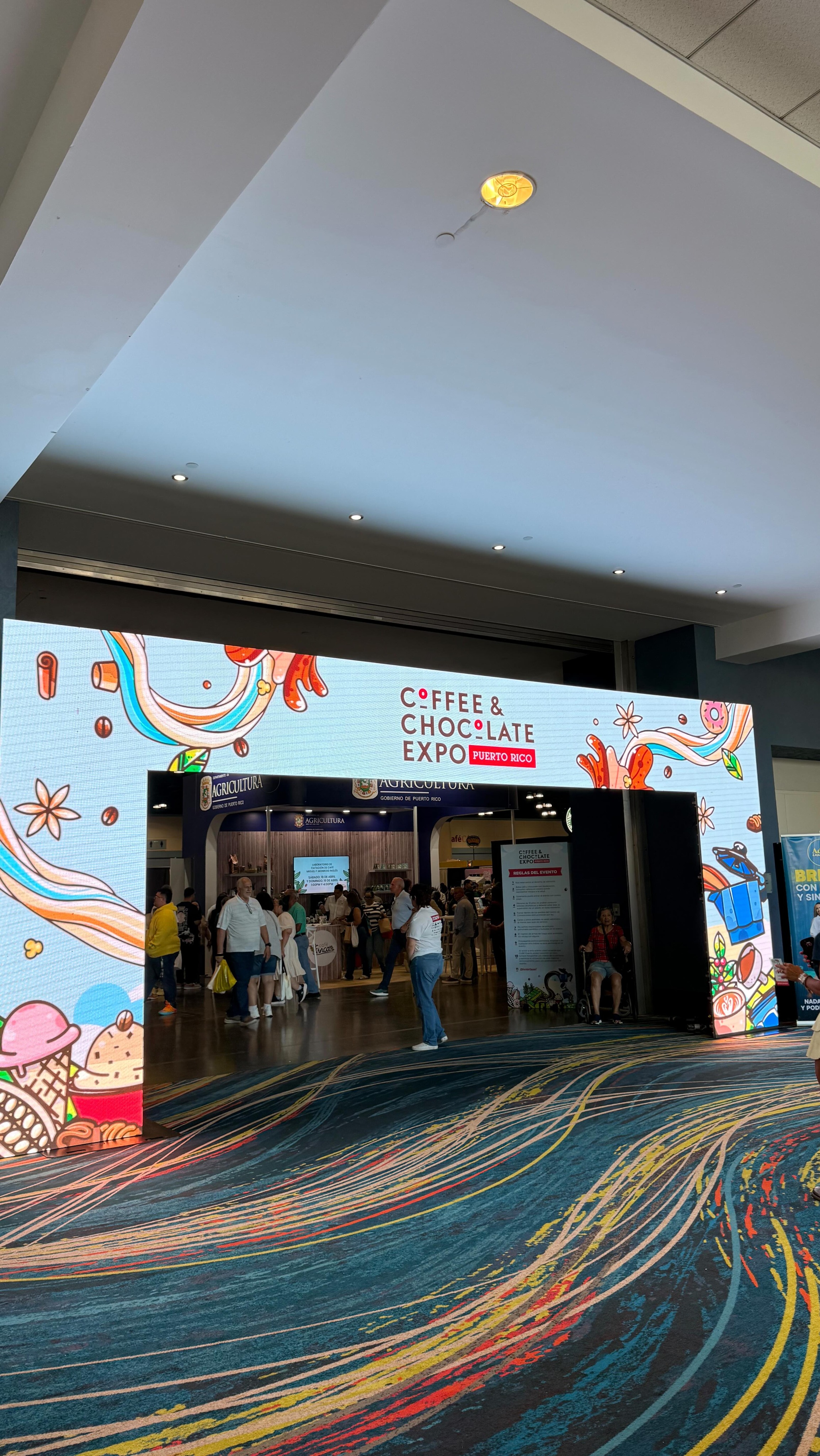 #RECAP El @coffeechocolateexpo dejó aprendizajes que van más allá del fin de semana. Abrió conversaciones necesarias: el cómo, el cuándo y el dónde… pero, sobre todo, el hacia dónde se dirige la industria cafetera y chocolatera en Puerto Rico.
El artículo completo ya está disponible en parchagastronomica.com. Enlace en mi BIO. 🔗 #periodistagastronómica #puertorico