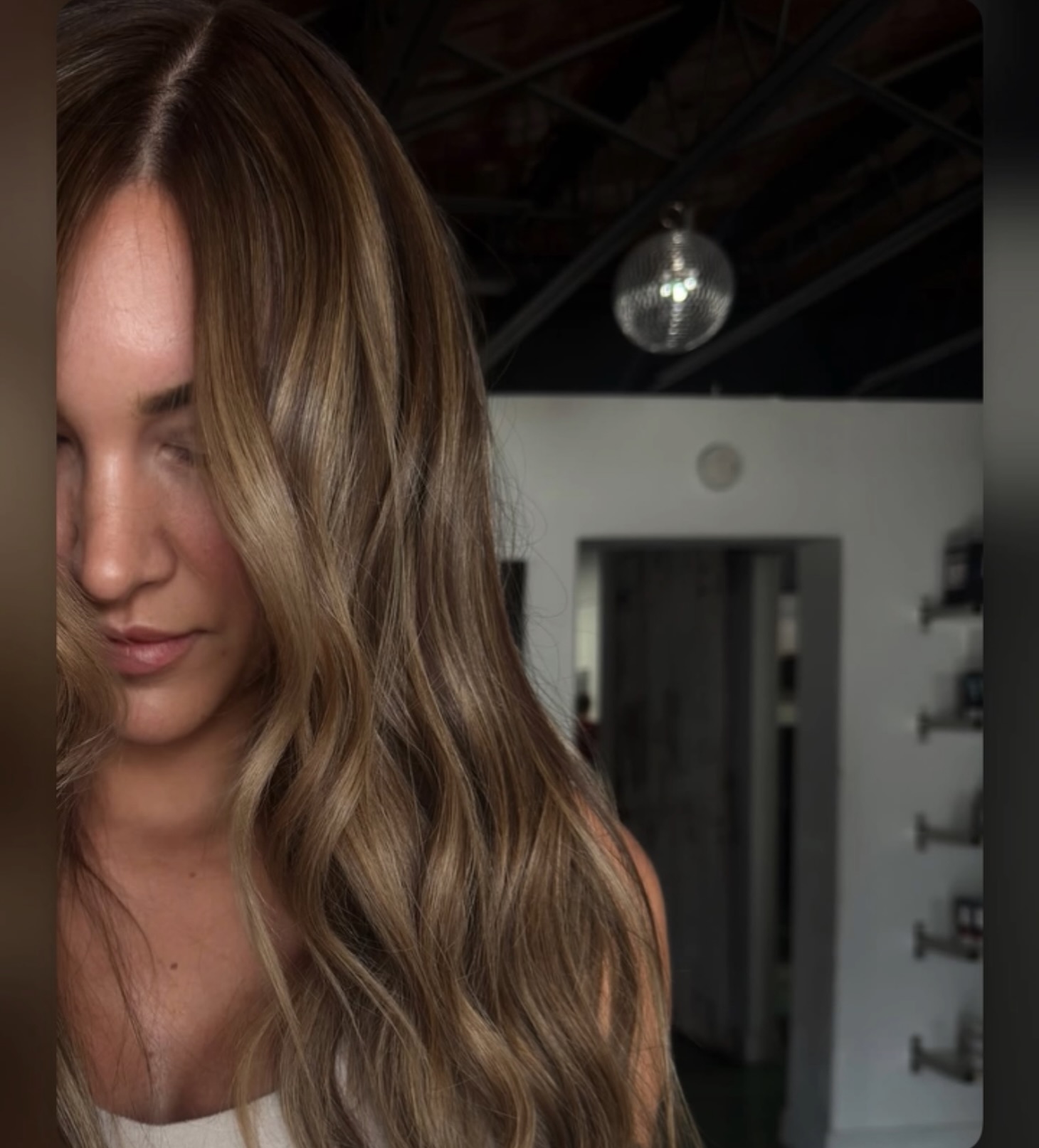 @kelseycooper_hair absolutely slaying this color .