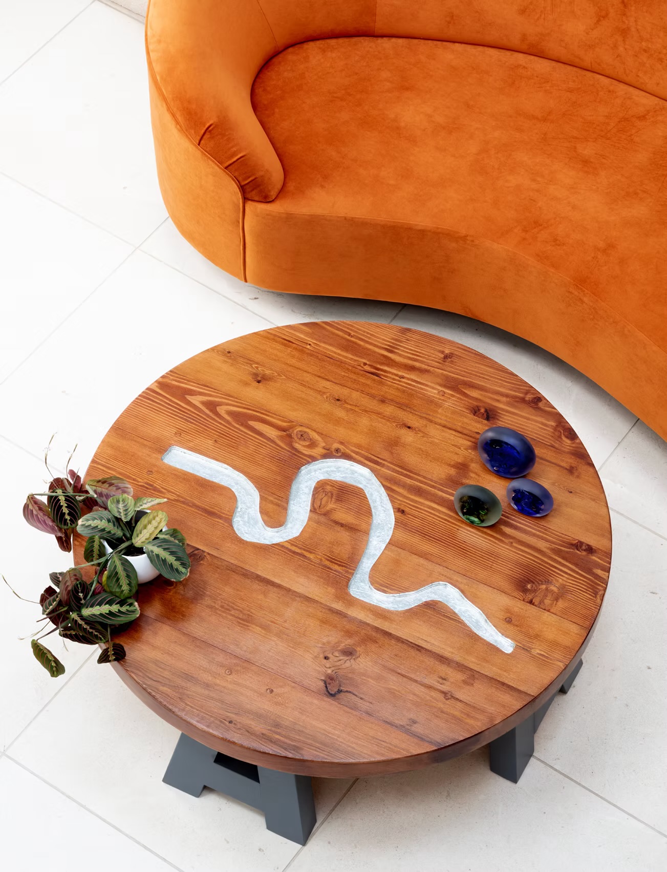 When Furniture Becomes Art
In the hallway sits a striking round coffee table carved from reclaimed timber, featuring a sculpted representation of the River Thames flowing through its centre. A piece that blurs the line between furniture and art, celebrating craftsmanship while connecting the home to its wider landscape.
Susan van meter | Going Beyond Design
susanvanmeter.com | info@susanvanmeter.com | 0207 971 7797
Lambarde Square, London, SE10 9GF
#artisanfurniture #luxuryinteriors #interiordesignlondon #bespokeinteriors #craftsmanship #residentialdesign #interiorarchitecture #interiorinspiration #luxuryliving #designstudio