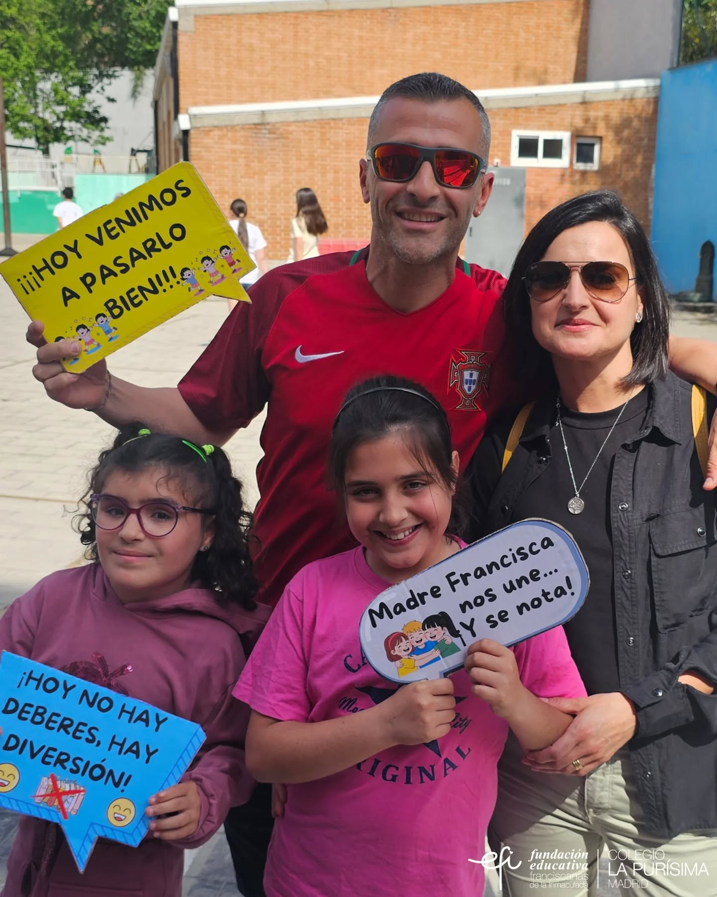 🎉✨ El pasado viernes, la fiesta de Madre Francisca estuvo llena de alegría, encuentros y momentos para recordar 💫
Entre actividades, risas y mucho ambiente, no faltaron las fotos del photocall que fueron capturando lo mejor de la tarde 📸
Familias, profes, alumnos, exalumnos, Hermanas… todos compartiendo, disfrutando y haciendo comunidad ❤️
¡Una tarde genial que nos deja grandes recuerdos y muchas ganas de repetir! ✨
#micolelapurisimamadrid #colegiolapurisimamadrid #fundacionefi