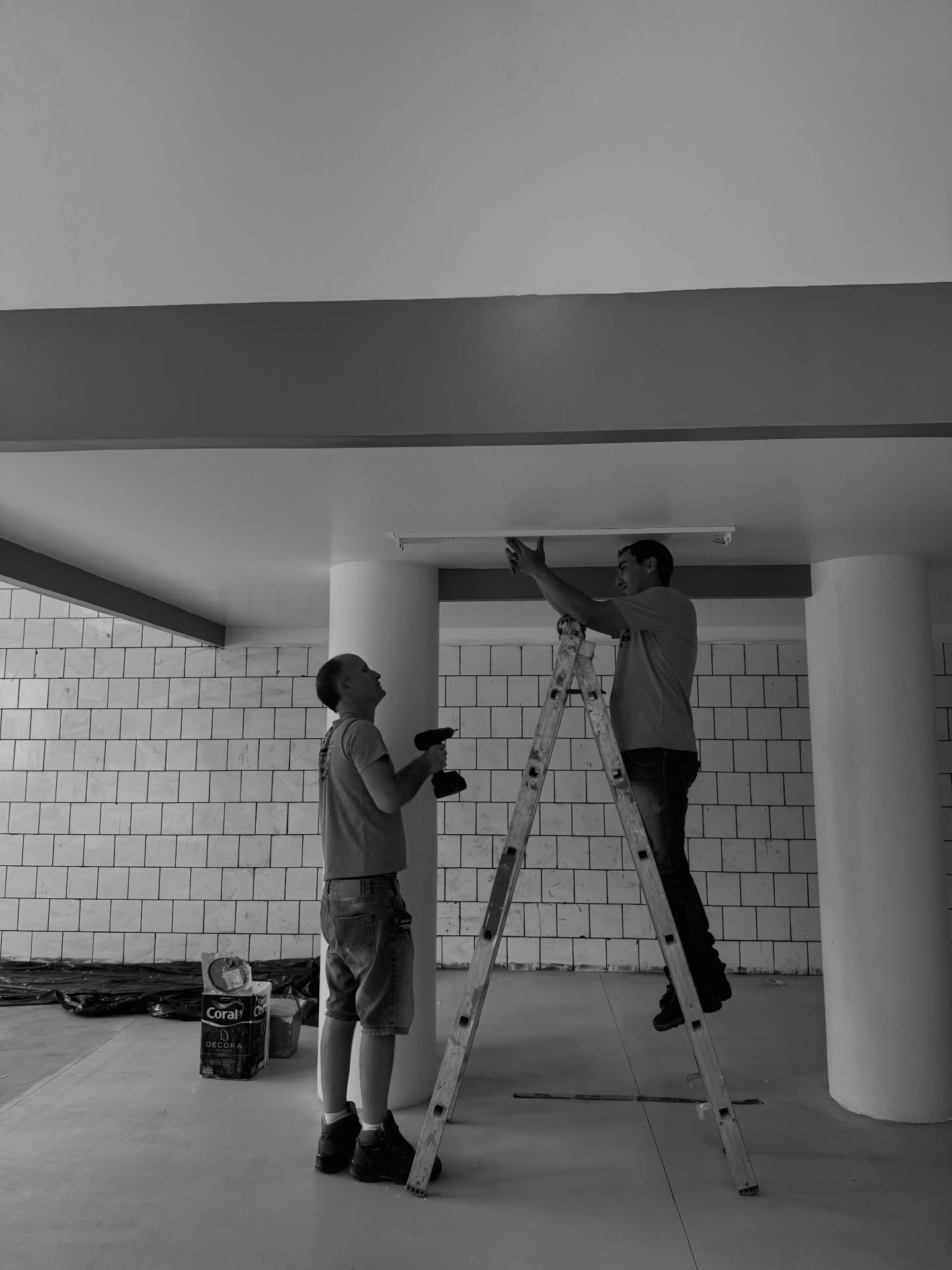 Quantas histórias cabem em um dia? Gerindo bem, muitas.
1- Acabamentos finais entrando na Obra Hortifruti
2 e 3- Alvenaria subindo e louvor tocando na Casa 384
4- Cadê a escada que estava aqui?
5 e 6- Supervisão de gestão na Padoca
7- Vai sair uma parede de pedra moledo no Apê Horizonte (oba!)
8- Demolição e barulheira no Apê Jurerê
9- Vem construção por aí!
#gestaodeobras #obras #execucaodeobras #obra #engenhariacivil