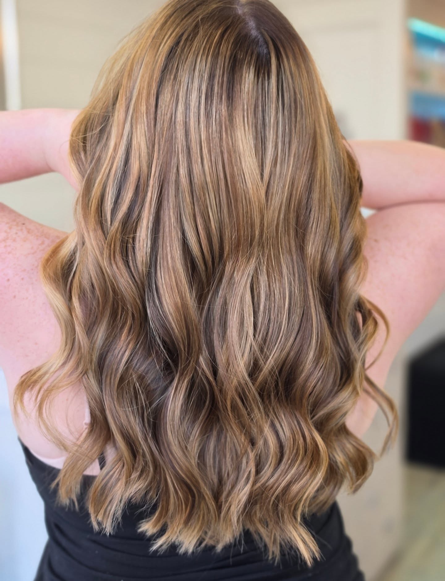 Fresh balayage 🤎✨
Soft dimension, seamless blend, and easy grow-out
Perfect for a low-maintenance refresh that still feels bright and lived-in
Done by Heather 🤍
📍Book via link in bio or call 978-358-8150
#balayage #brunettebalayage #livedinhair #hairtransformation #wella behindthechair dimensionalcolor