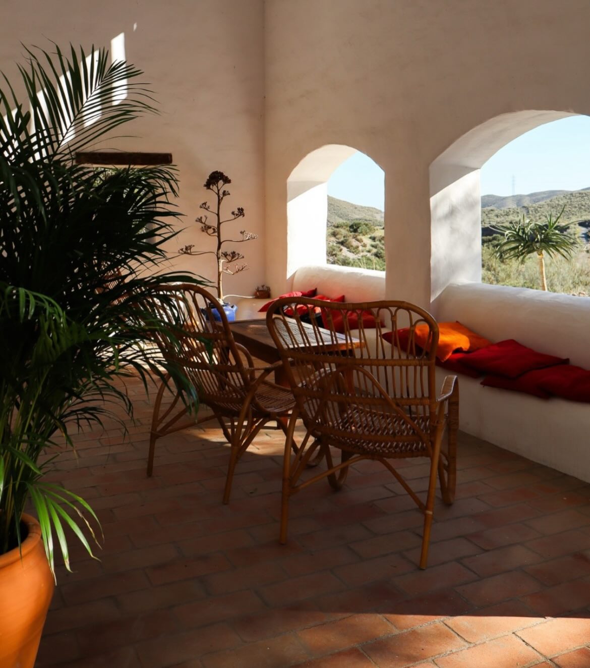 Some more photos of the beautiful retreat space in Almeria, Spain, @oruelsaltador where I’ll be hosting my first yoga and writing retreat. 5 days of morning yoga, free writing and then a workshop on the writing craft in the afternoon, coupled with short meditations. There will be time for hikes or trips to the sea, delicious food, rest and lots of yoga in good company. Message me for details or check out my link in bio. Looking forward to it and hope to see you there! @oruelsaltador ☀️❤️