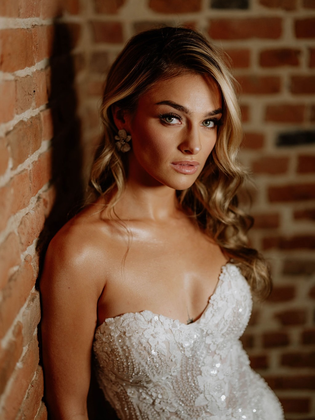 In love with every one of these shots 🤍✨✨✨✨
Content shoot with an amazing group of female suppliers.. creating magic, and showcasing my signature soft glam bridal makeup style ✨
Images @megmariphotography
Makeup @helenleemua
Hair @shesaidyesbridalhair
Dresses and venue @twentytwobridal
Jewellery @nicholls.jewellery
Model @ellenathebride