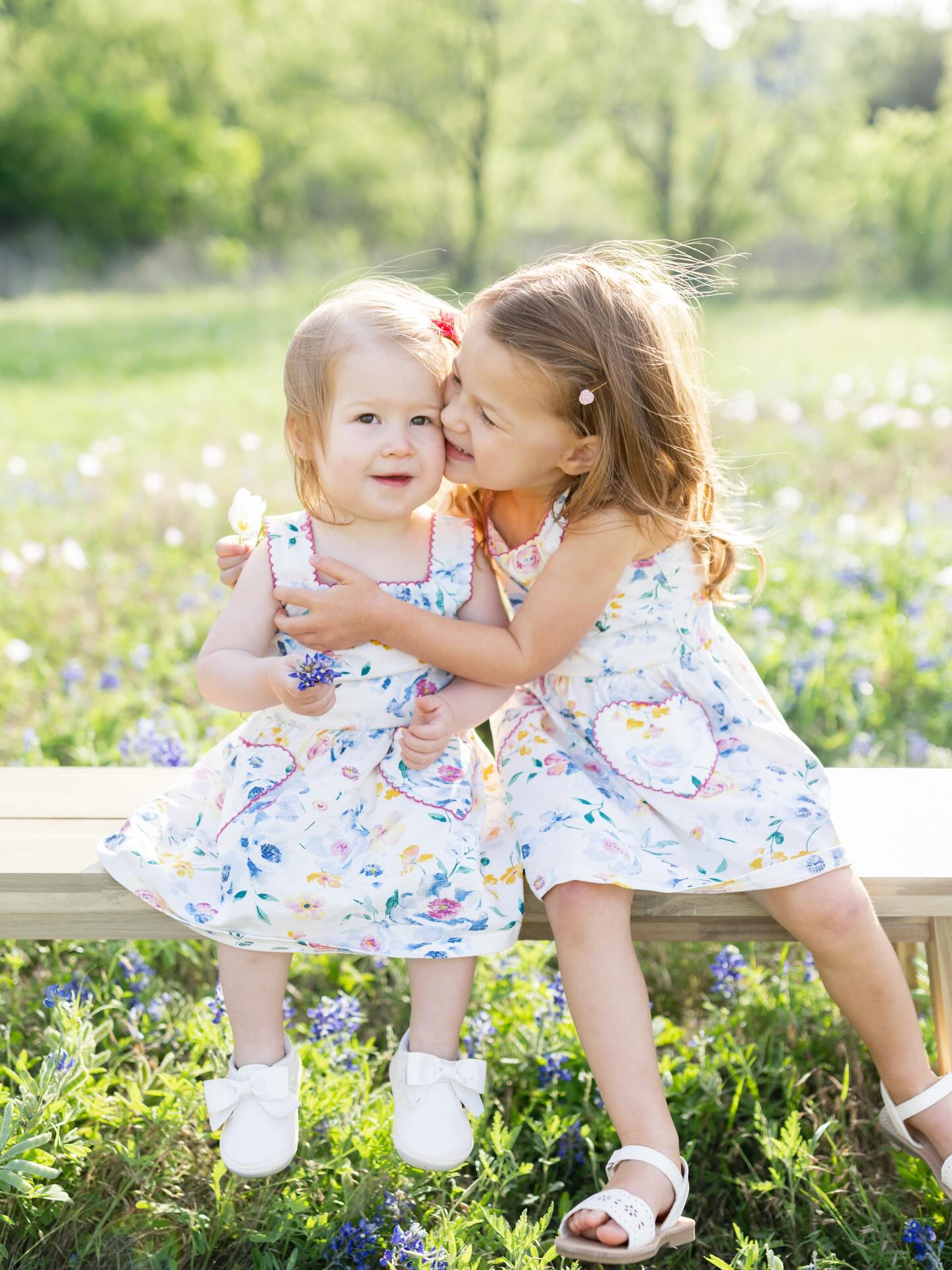 Like, are you even kidding me?! These cuties and their matching dresses were too much! š Being trusted to capture memories for friends will always hold a special place in my heart. Itās an honor to document the love, laughter, and seasons of life for the people who mean so much to me. ā¤ļø