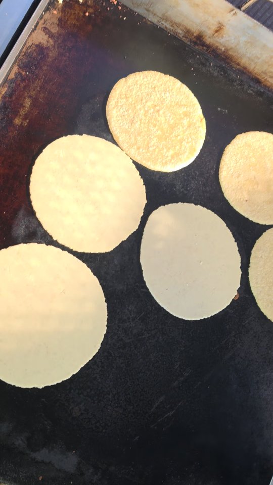POV: you commited to the handmade tortillas, but now you got 25 orders in line
.
.
.
.
.
.
.
.
.
.
.
#elchaparritotacos #handmadetortillas #tacos #mexicanfood #foodie