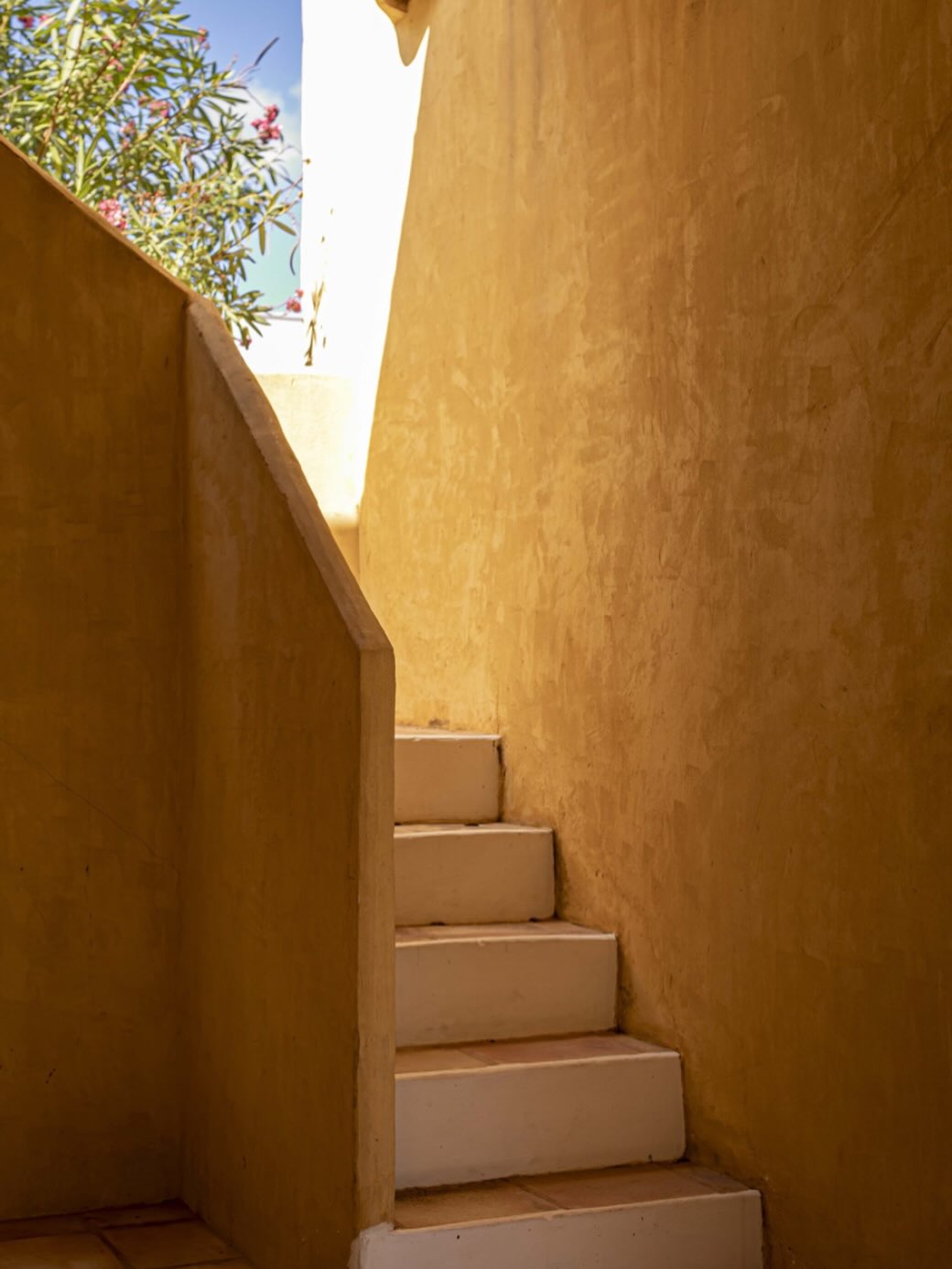 ~ Formentera … 🏝️
A closer look at Formentera living.
Soft architecture, natural tones and that quiet island feeling you only find just across the water from Ibiza.
We’re happy to share that our collection now also includes homes in Formentera. Carefully selected spaces where simplicity, light and privacy come together.
Discover the Formentera collection via Hola Ibiza Kids and find your next island escape.
.
.
.
.
#FormenteraVillas
#LuxuryFormentera
#FormenteraHomes
#IbizaAndFormentera
#IslandLiving