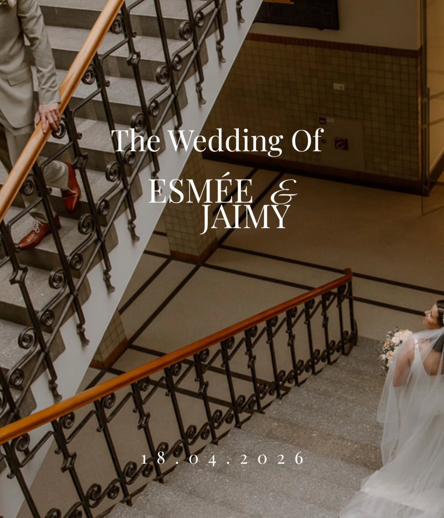 Bruiloft fotograaf Vlissingen – voorproefje romantische trouwdag van Esmée & Jaimy van Ritthem tot Ovezande 🤍
Voor deze prachtige bruiloft mocht ik als trouwfotograaf in Vlissingen een hele bijzondere dag vastleggen. De fotoshoot vond plaats in het prachtige gebouw van Damen in Vlissingen.
De ceremonie vond plaats in het sfeervolle kerkje van Ritthem, een intieme en rustige locatie, super sfeervol!
Na de ceremonie vertrokken we richting Ovezande, waar de dag verder ging met een gezellige taartmoment, een uitgebreid diner (@puurzeeland) en een feest. De combinatie van deze locaties in Zeeland zorgde voor een ontspannen sfeer en zoveel mooie, spontane momenten.
Als bruiloft fotograaf in Vlissingen leg ik jullie dag vast zoals hij echt is – vol emotie, kleine details en grote herinneringen. Geen stijve poses, maar échte momenten die jullie keer op keer opnieuw laten voelen hoe deze dag was.
Gaan jullie trouwen in Vlissingen, Ritthem of ergens anders in Zeeland en zoeken jullie een trouwfotograaf die met jullie meedenkt? Stuur me gerust een berichtje 🤍
📍 Vlissingen | Ritthem | Ovezande
📸 Irene van de Wege Fotografie
💋@lettystok
#bruiloftfotograafvlissingen #trouwfotograafzeeland #bruiloftritthem #bruiloftovezande #zeelandbruiloft trouwfotograaf bruiloftinzeeland