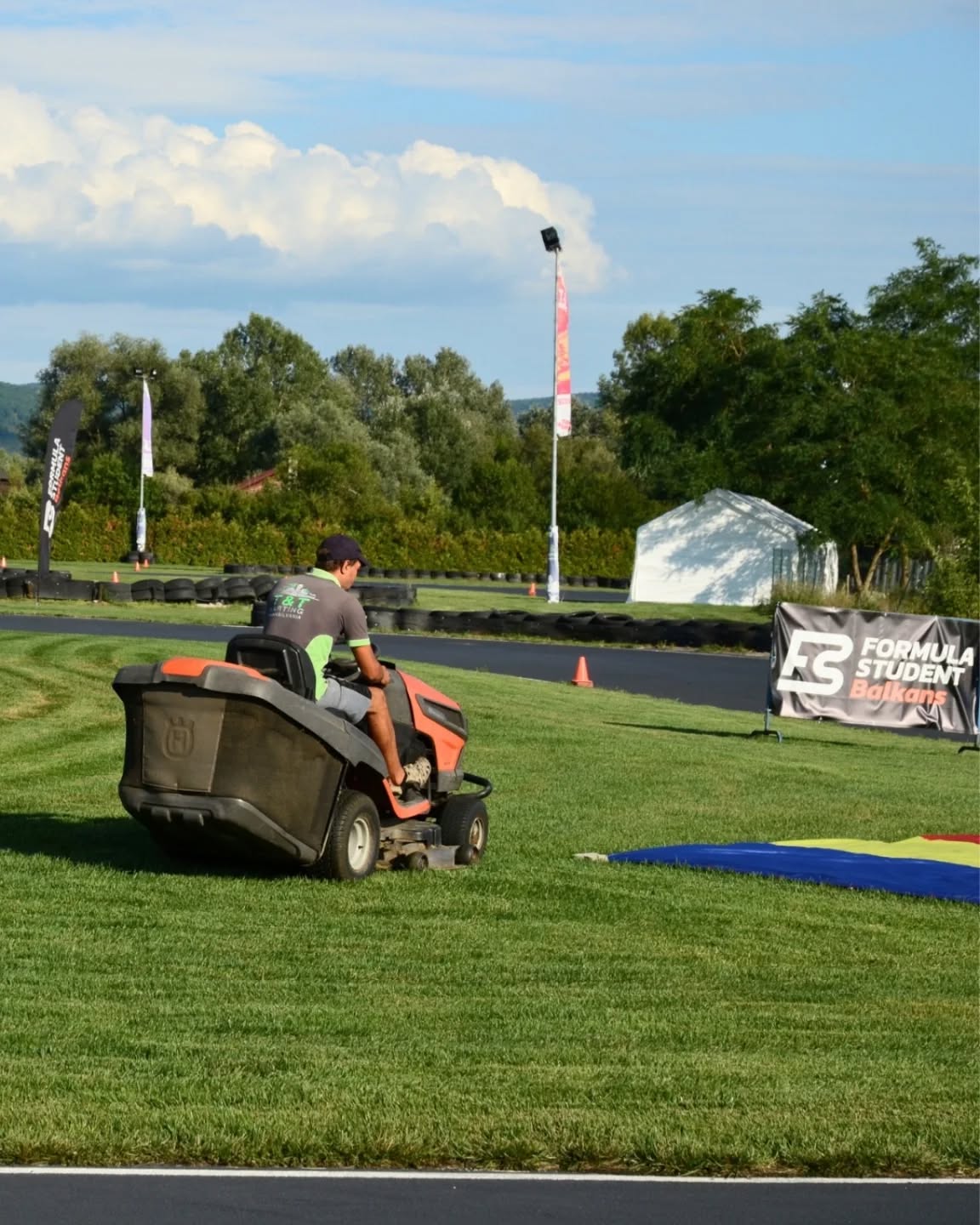 Getting the grass ready for a new season 😎
.
.
.
#fsbalkans #formulastudent