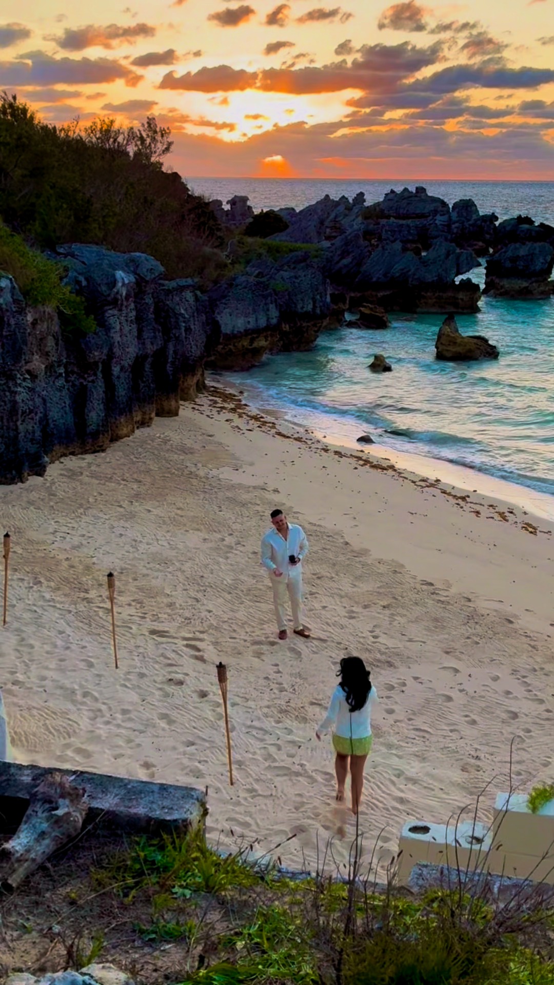 A perfect sunset and a lifechanging "Yes". Some evenings turn into stories you tell forever 💍💕
#PrivateBeachDinner #Proposal #Engagement #AchillesBay #SheSaidYes #AchillesBermuda #BeachDining #BermudaMoments #SunsetMagic #OceanViews #PrivateDining #LoveByTheSea #IslandRomance #BeachVibes #GoldenHourMagic #RomanticMoments #SeasideDining #ForeverStartsHere #CoupleGoals #BermudaSunset #AchillesMoments #LetsSunset