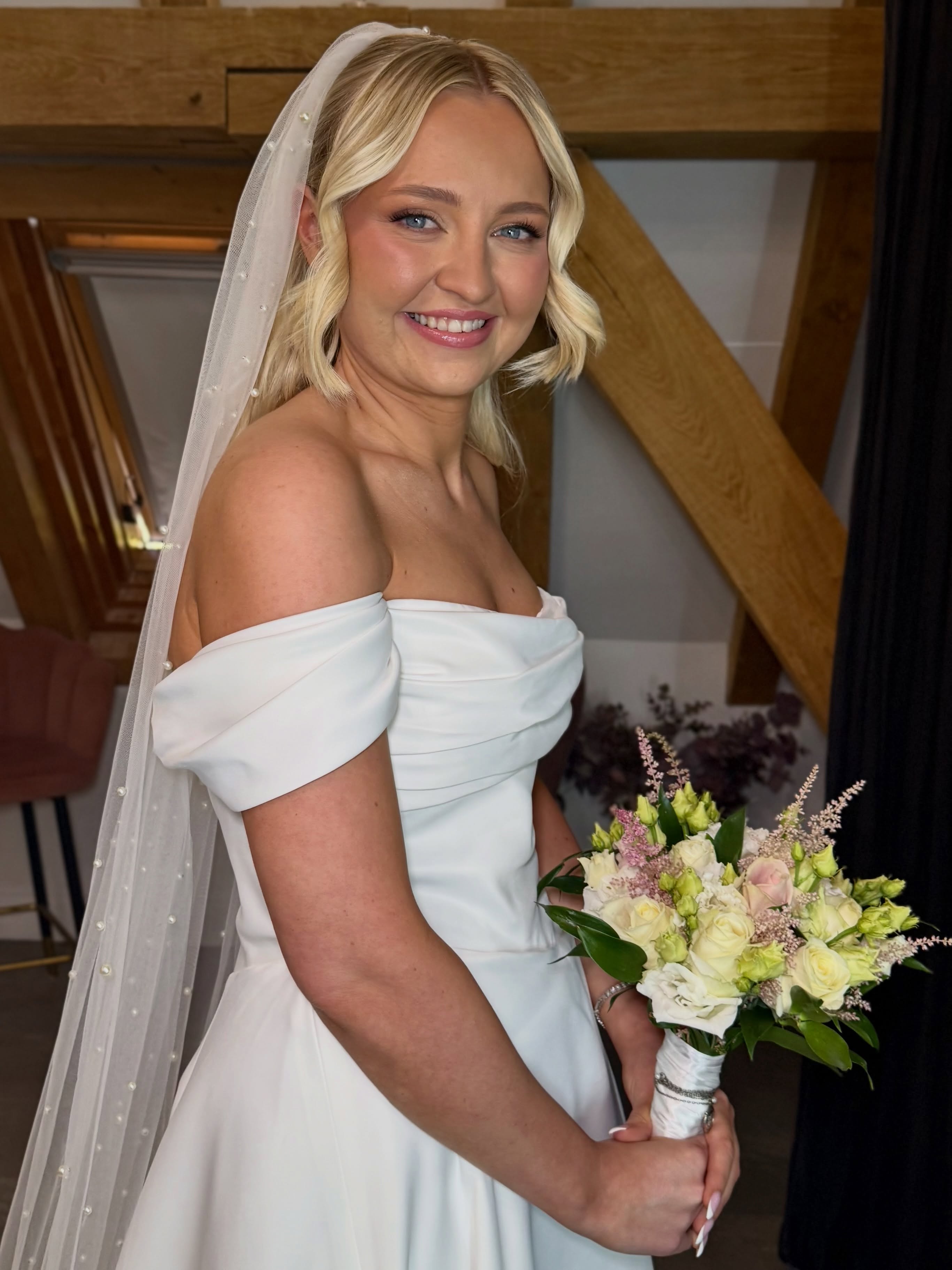 LIV👰🏼♀️💍🤍
Oh this was a special wedding for me🥹 I first glammed Liv in 2017 and basically ever since! To then create the most special glams of them all for her wedding day🥰
Everything about Liv’s bridal look was just beautiful! So honoured to have shared such a special morning with everyone - we had the best time!!
Swipe to see the cutest little message! The cutest little gift and I absolutely love and will forever keep all the thank you cards I am so blessed to receive!
Venue: @theoldkentbarn
Hair: @headinthecloudshair
🫶🏻