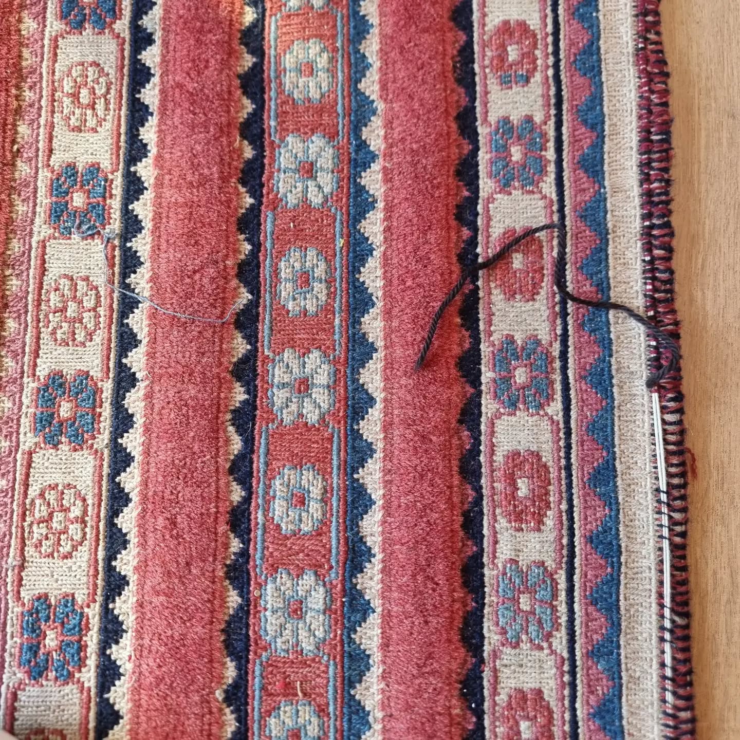 Rug repairs today. Its mportant to keep the edges strong to stop the pile unravelling.
#rugrepair
#textileconservation
#repairreuserecycle