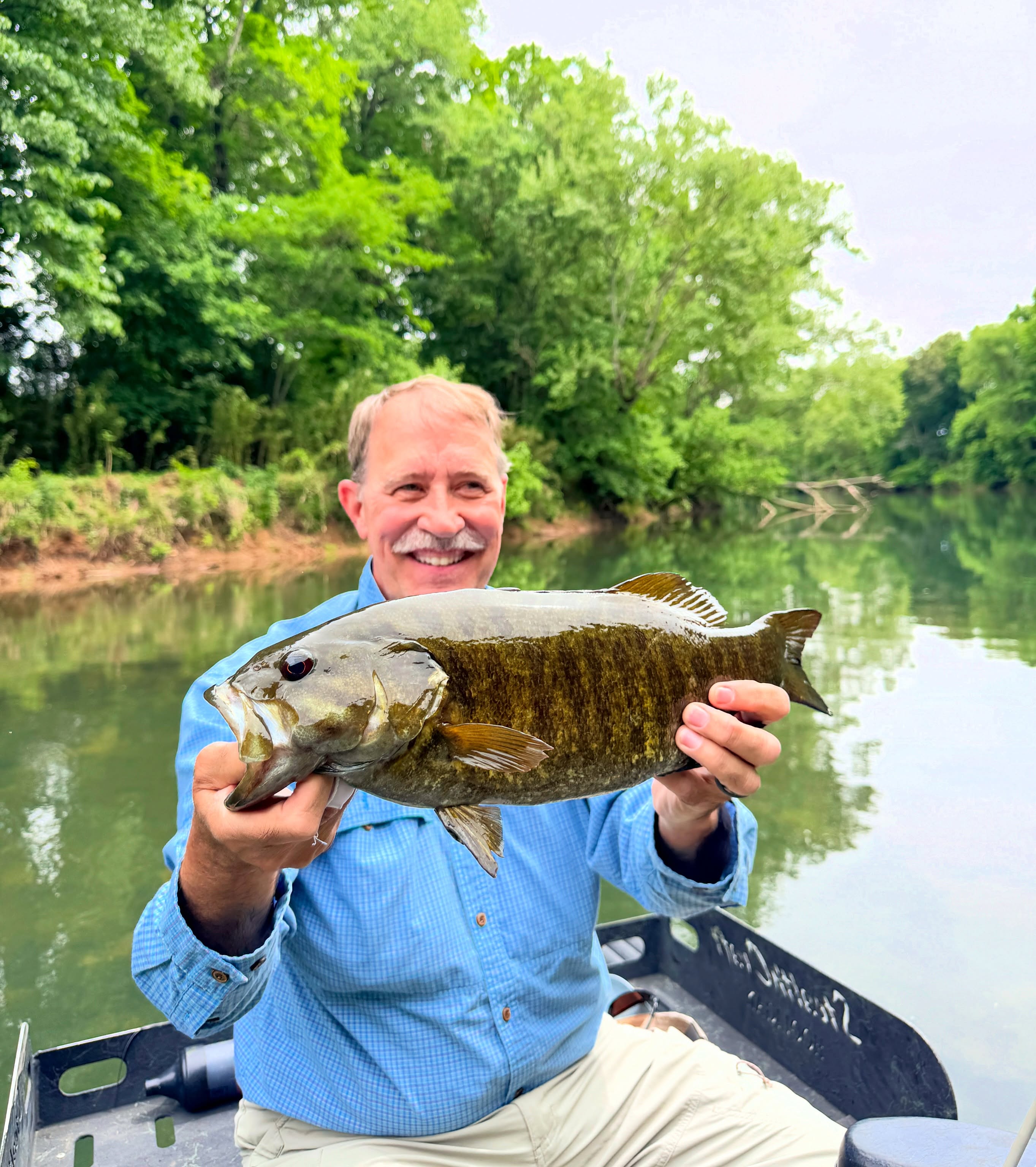 Big smiles while sightfishing BIG smallmouth. Book a trip with us and let’s get you a new profile pic! 📸
~
#smallmouthonthefly #flyfishtn #flyfishing #thehatchoutfitters #hatchout