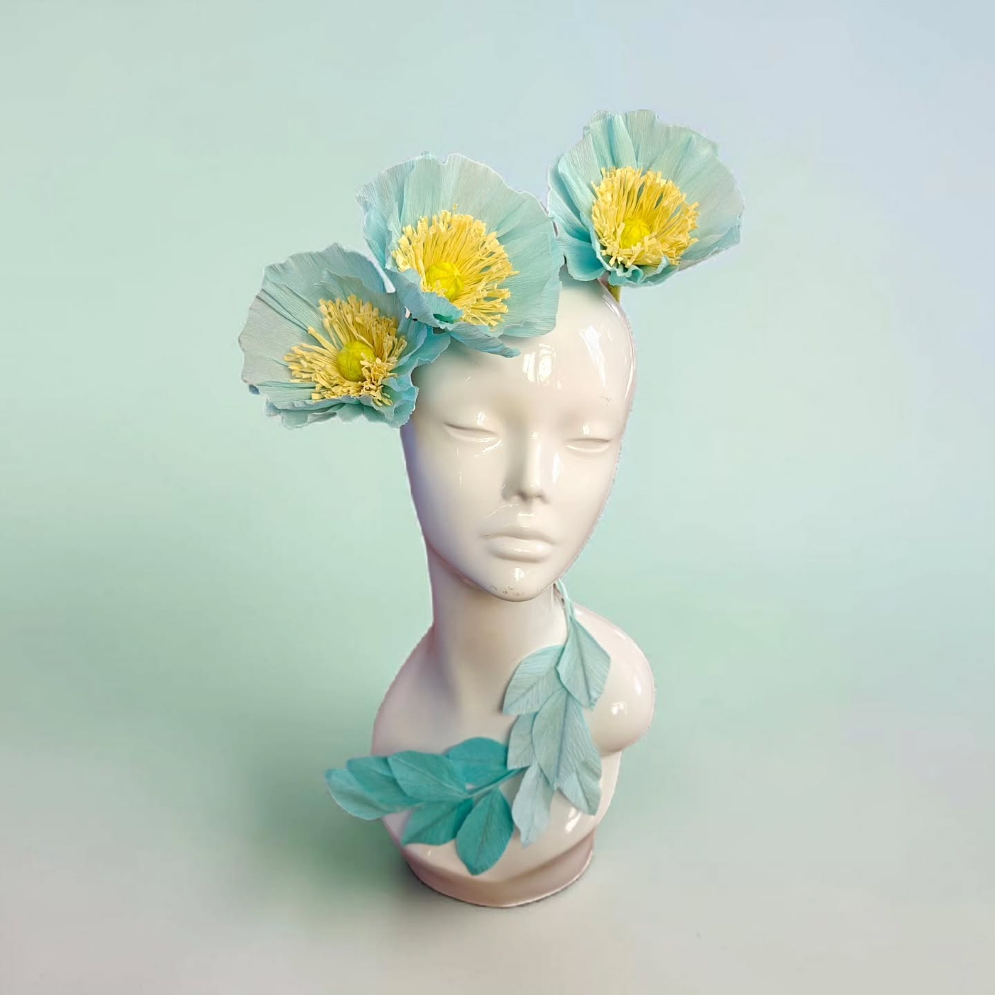 Flower Crown!
Simple flower crown with Icelandic poppies made from German crepe paper, and worn at a jaunty angle of course.
I'm pretty sure I'll be making more paper flowers crowns over the next few weeks/months - what flowers would you want on your crown?
#botanicalart #paperflowers #paperflorist #flowercrown