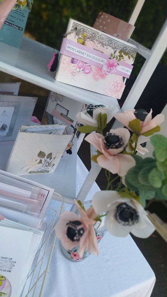 Il fait beau 🥳
Des stands de qualite et locaux à St Martin sur Ocre 45
Atelier sur le pouce proposé sur mon stand pour réaliser une jolie carte
Retrouvez également les dernières nouveautés de la boutique
#saintmartinsurocre #loiret #artisanat #creascrapbysyl