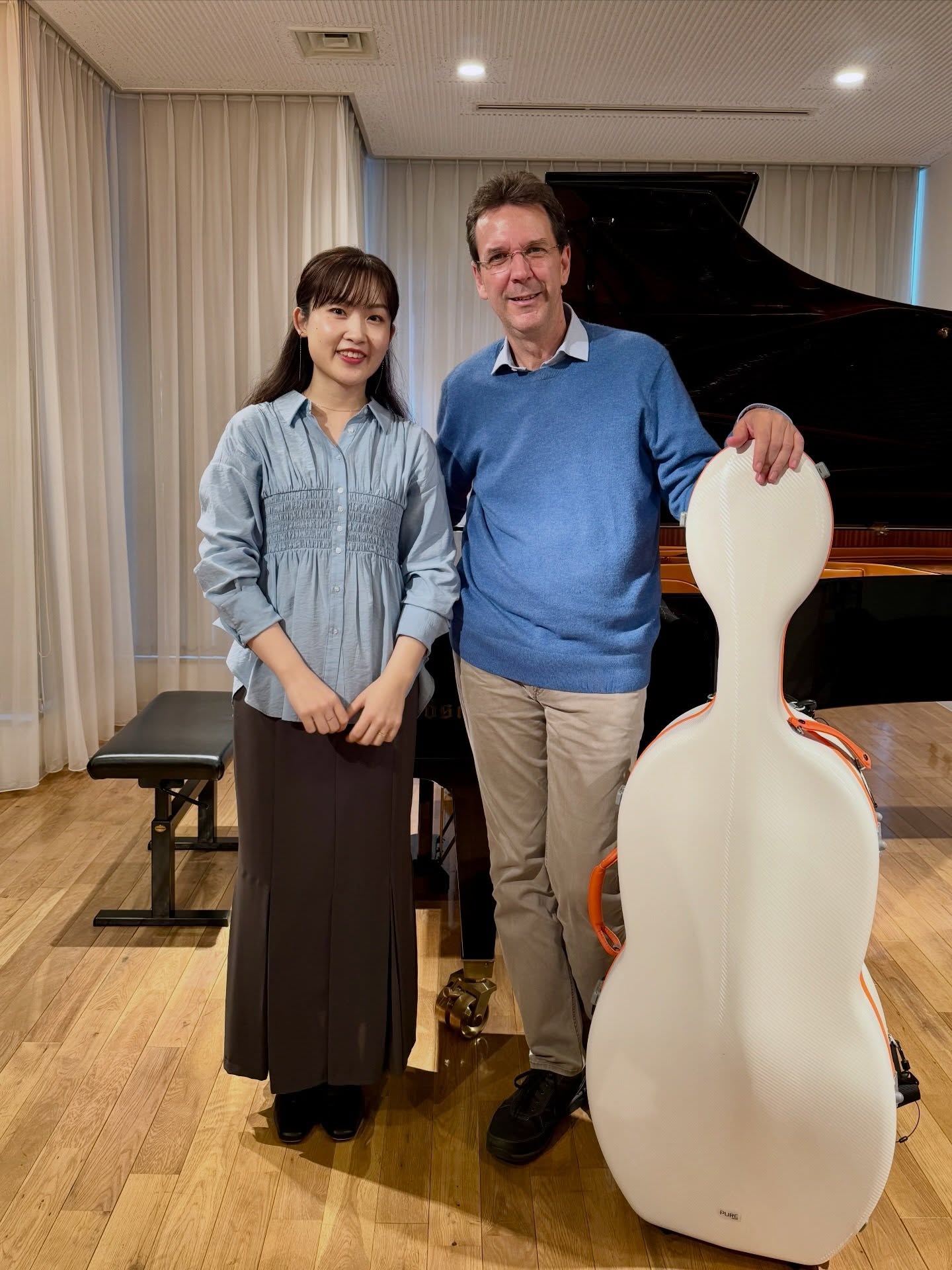 5月は、ウィーン・フィルハーモニー管弦楽団の首席チェロ奏者であるタマーシュ・ヴァルガ氏の日本ツアーで共演いたします!
ラフマニノフのチェロソナタやベートーヴェンのチェロソナタ第4番をメインに、各公演ごとに違ったプログラムが用意されています。現在発表されている公演は下記の通り。
ぜひどこかの会場でお聴きいただけますと嬉しいです✨
2026年5月
7(木)19:00 【愛知】東海市芸術劇場
8(金)14:00 【大阪】ザ・フェニックスホール
9(土)14:00 【東京】武蔵野市民文化会館 ※完売
10(日)15:00【福岡】 久留米 クララザール ※追加公演
17(日)15:00【千葉】松戸 森のホール21
18(月)14:00【神奈川】海老名市文化会館
18(月)19:00【東京】ルーテル市ヶ谷ホール
※詳細は各会場ホームページにて。
写真は昨秋の来日中に顔合わせをし、一度リハーサルした時のもの📷👕
Japan tour of Tamás Varga, principal cellist of the Vienna Philharmonic Orchestra.
#室内楽 #タマーシュヴァルガ #cello