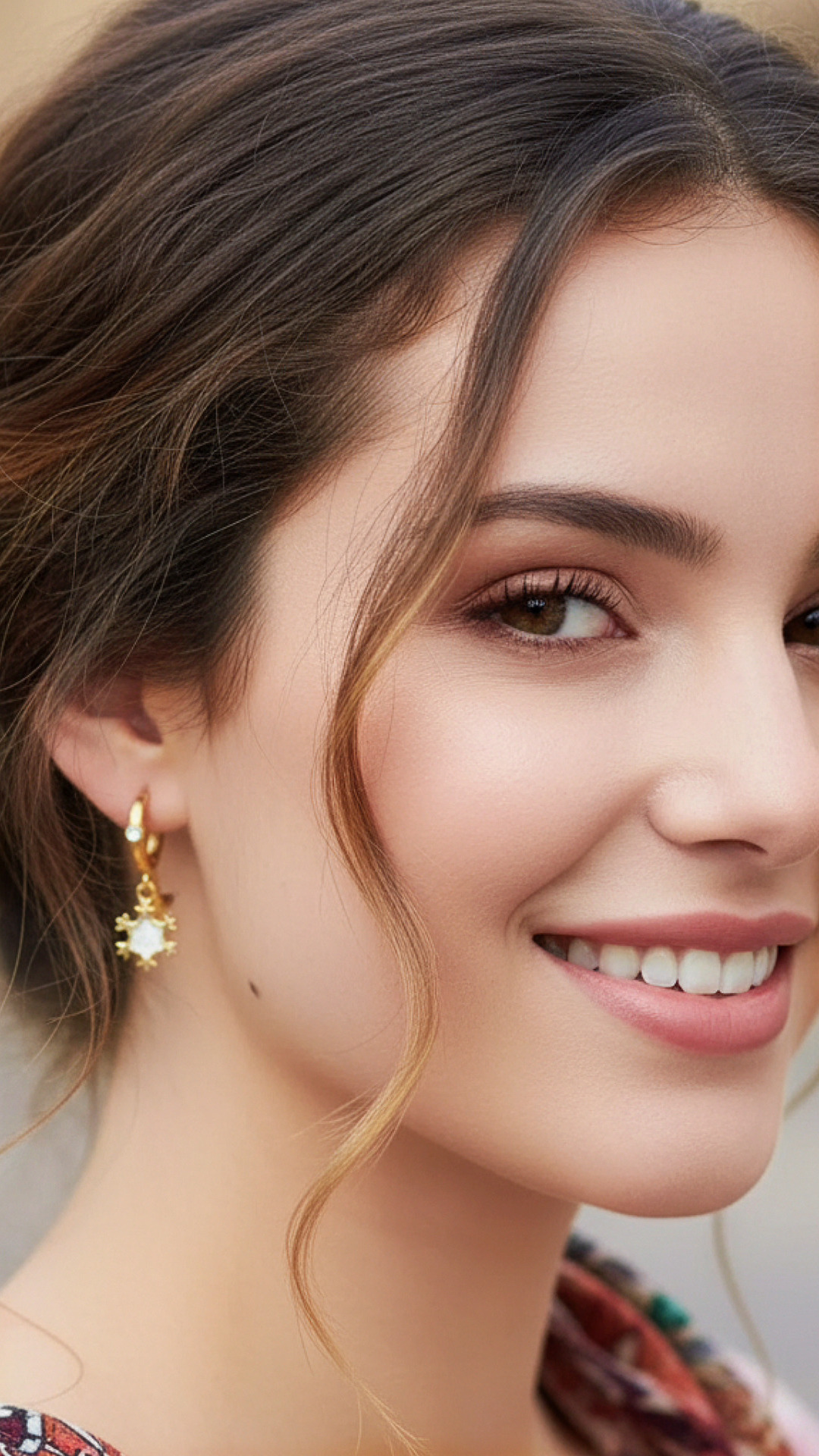 Effortless elegance just got a major upgrade. These 18K gold-plated mother-of-pearl hoops feature a flawless hinged snap closure, so you can lock in your look with zero stress. Packaged beautifully in our signature premium pouch, it is the little luxury you deserve today.
#Leporem #EarringSoftStyle #GoldHoopEarrings #MotherOfPearl #QuietLuxury #JewelryAddict #OOTDDetails