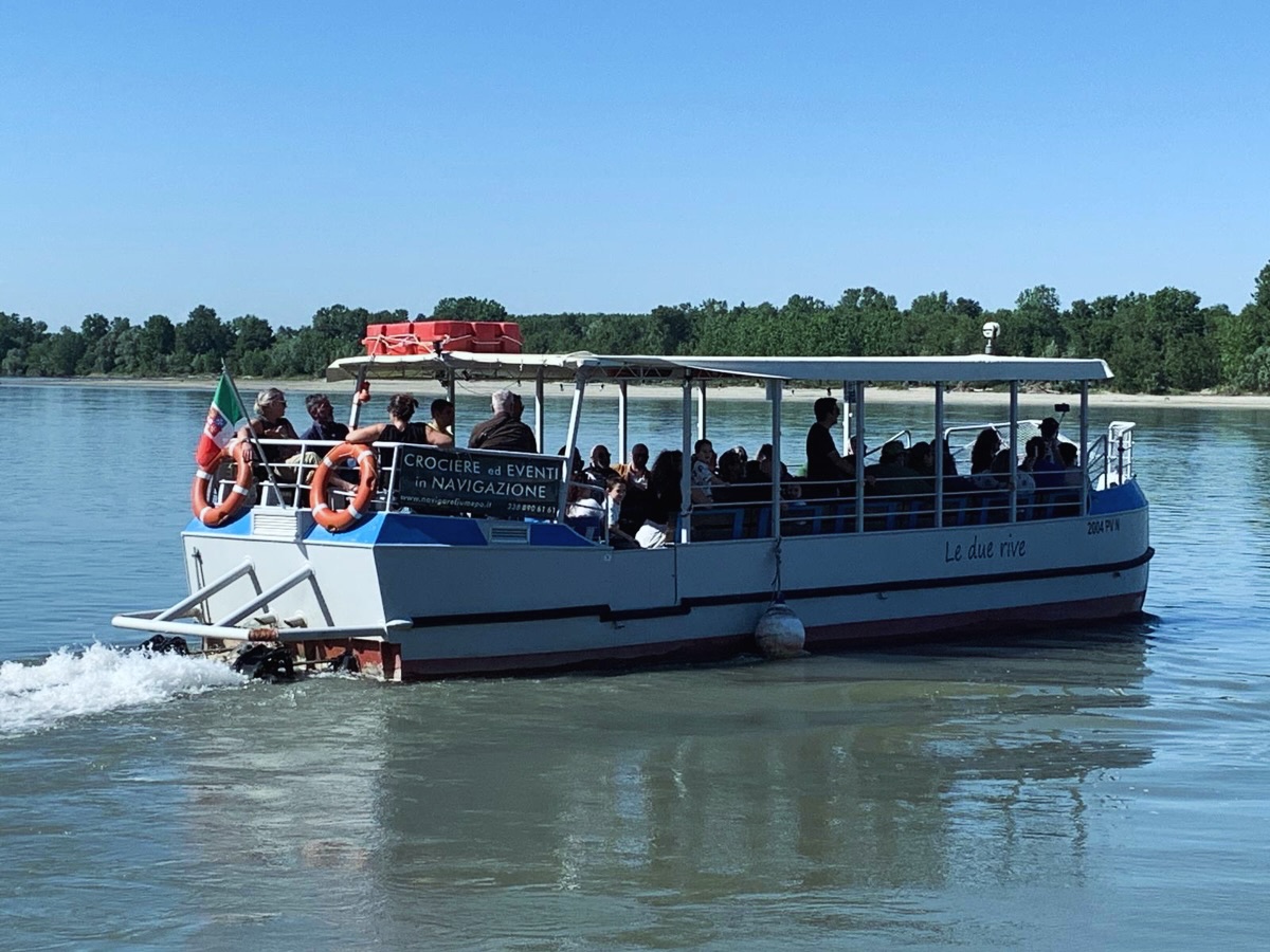 ⛴️💦𝗚𝗶𝘁𝗮 𝗶𝗻 𝗯𝗮𝗿𝗰𝗮 𝘀𝘂𝗹 𝗣𝗼⛴️💦
📅 Venerdì 1 Maggio
📅 Domenica 3 Maggio
Due appuntamenti da non perdere!! ✨
Cosa aspetti? Corri ad acquistare il tuo biglietto 🎟️
I posti a bordo terminano in fretta!
👉 𝘄𝘄𝘄.𝗻𝗮𝘃𝗶𝗴𝗮𝗿𝗲𝗳𝗶𝘂𝗺𝗲𝗽𝗼.𝗶𝘁
#GitaInBarca #GitasulPo #1Maggio #NavigareFiumePo #visitoltrepo