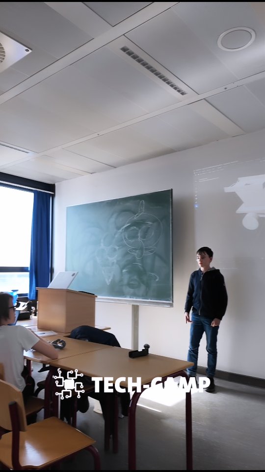 Beim Girls’ and Boys’ Day präsentiert Elias sein 3D-Design mit Blender und das komplett auf Englisch vor einem internationalen Publikum an der HAW.
Von der Idee über das Design bis zur Präsentation. Hier geht es nicht nur um Technik, sondern um echte Skills. 3D-Modellierung, digitale Gestaltung und Präsentieren auf Englisch. Genau diese Kombination macht den Unterschied.
So entsteht echte Berufsorientierung. Arbeiten wie in einem internationalen Umfeld, Projekte vorstellen, Feedback bekommen und selbstbewusst auftreten.
Technik verstehen. Ideen visualisieren. Global denken.
#3DDesign #Blender3D #MINT #FutureSkills #Berufsorientierung