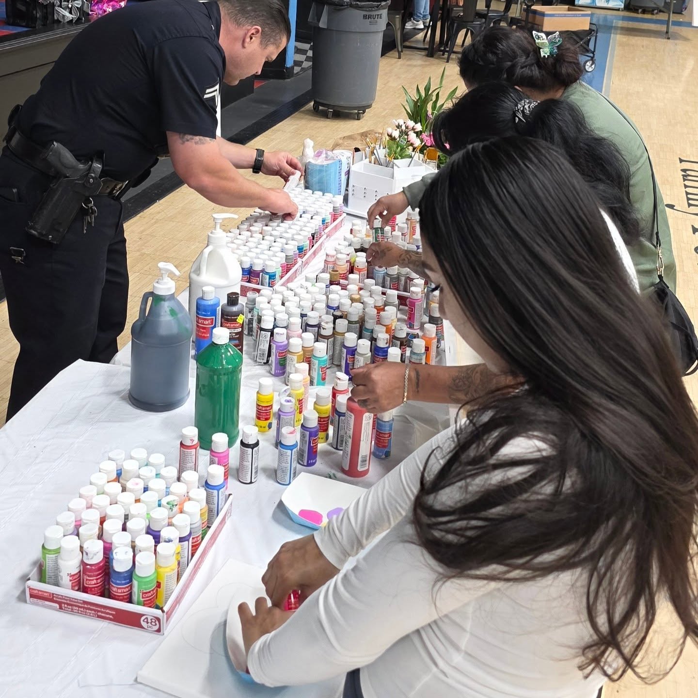 Officers hosted a creative afternoon with residents of Ramona Gardens. They arranged mothers day bouquets and completed paintings. Everyone indulged in a lovely spread of treats, and shared special memories of motherhood. ๐ป๐ธ๐ชป๐ป๐บ