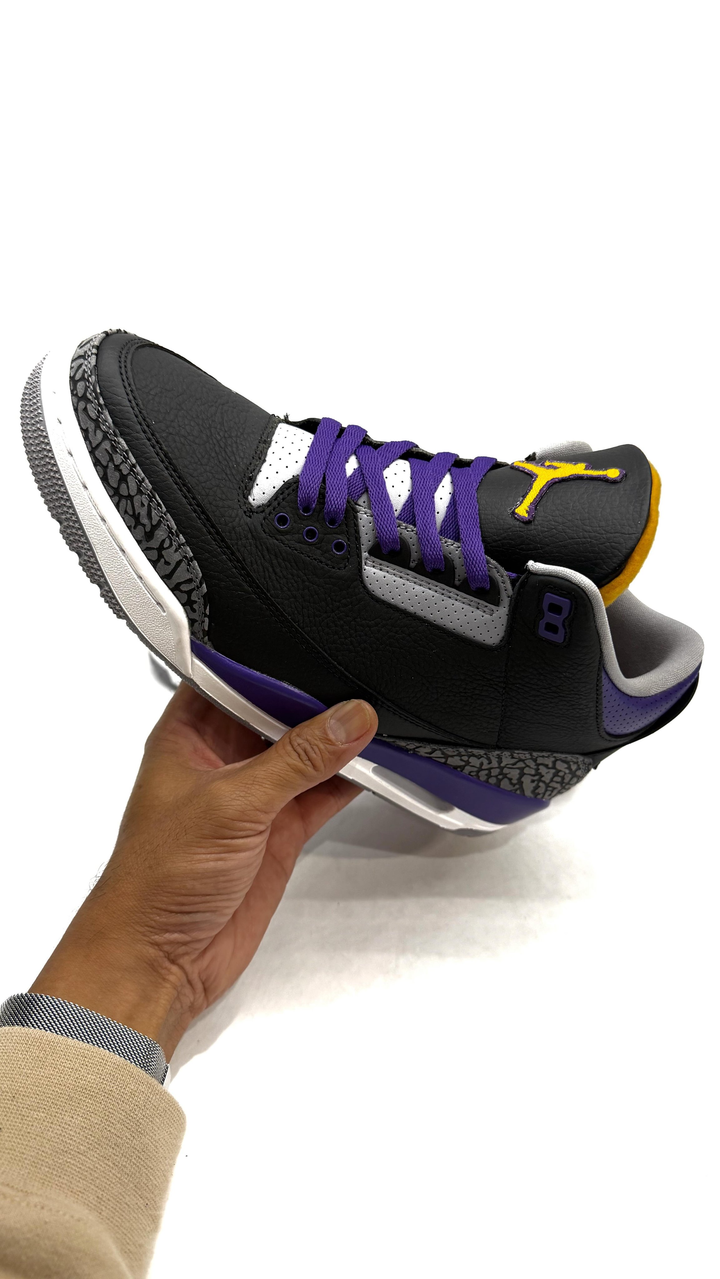🏀 Jordan 3 to Laker 3 Custom. Tongue reconstruction and a little “AIR” repaint. Lakers in 7! 💛 💜
#lakers #jordan #tongue #sewing #illery