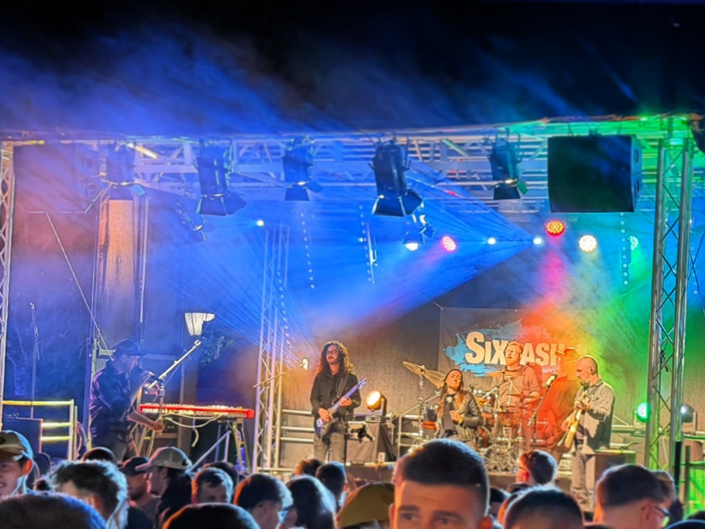 Ein fantastisches erstes Mai-Wochenende liegt hinter uns! Danke #oberlahr 🔥
#sixpash #weekend #party #coverband