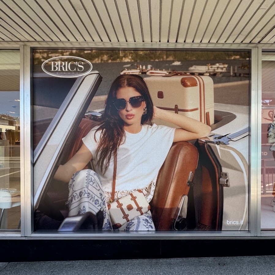 A new window moment at Hoopers Tunbridge Wells.
Featuring the iconic Bellagio 3.0 luggage and timeless Legacy Bag from @bricsmilano
Crafted for travel, designed to last.
If you are interested in becoming a UK stockist, please send us a message or alternatively see link in bio.
#Bric’s #StoreWindow #TravelEssentials #LuxuryTravel #Luggage