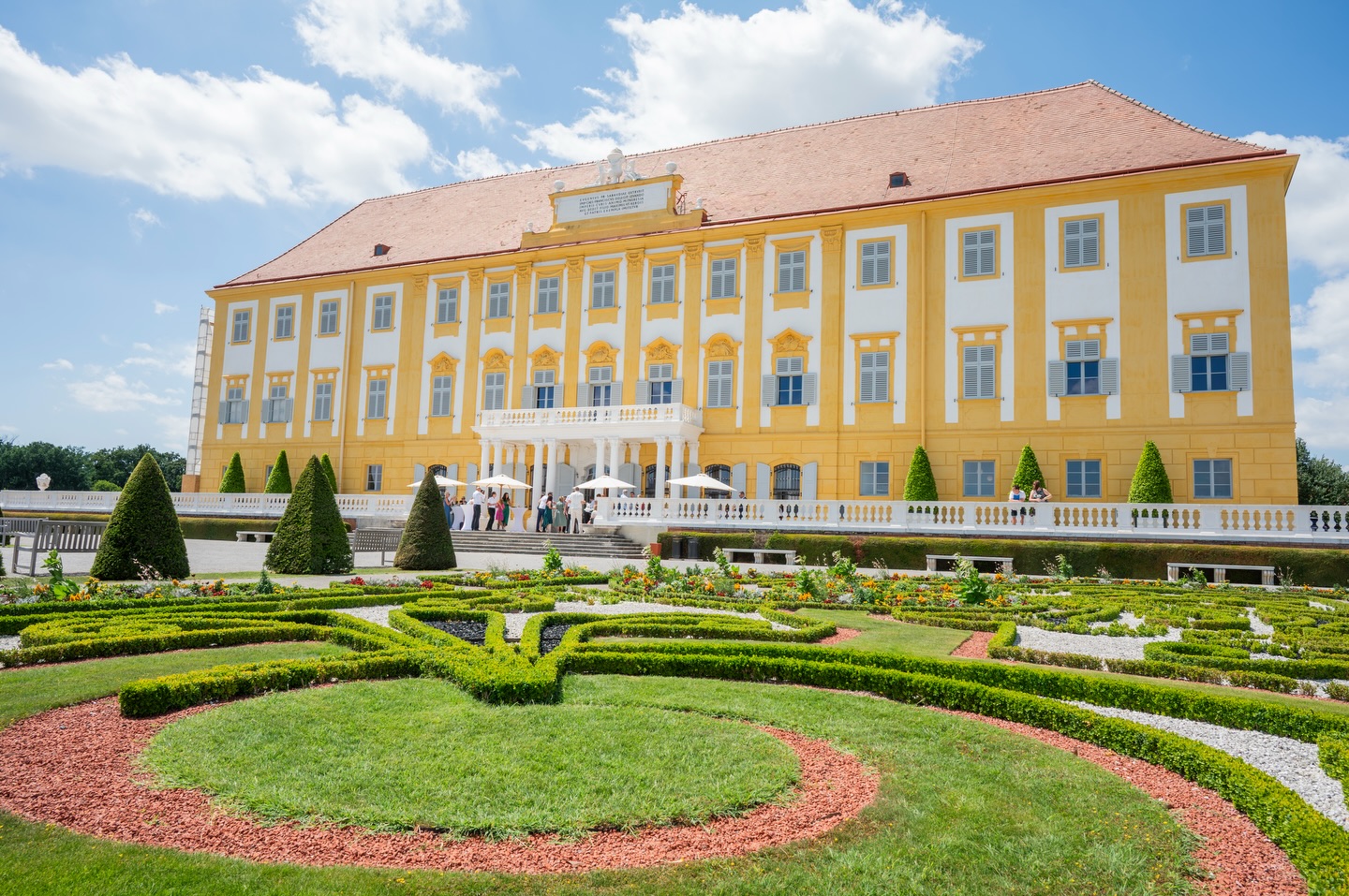 Diese Location zählt für mich zu den absolut schönsten in Niederösterreich. Jedes Mal, wenn ich hier eine Hochzeit begleiten darf, freue ich mich wahnsinnig.
Ein großes Kompliment an @artwedding.eu für die Fotografie! 🥂💍
#weddingplanning #highendwedding #luxurywedding #artwedding #hochzeitniederösterreich