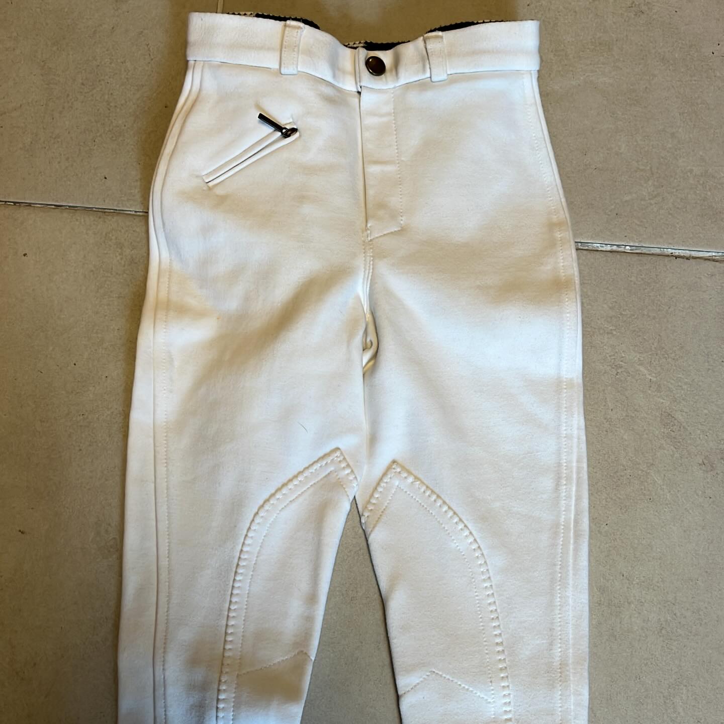 Quelques pantalons d’équitation vous attendent…