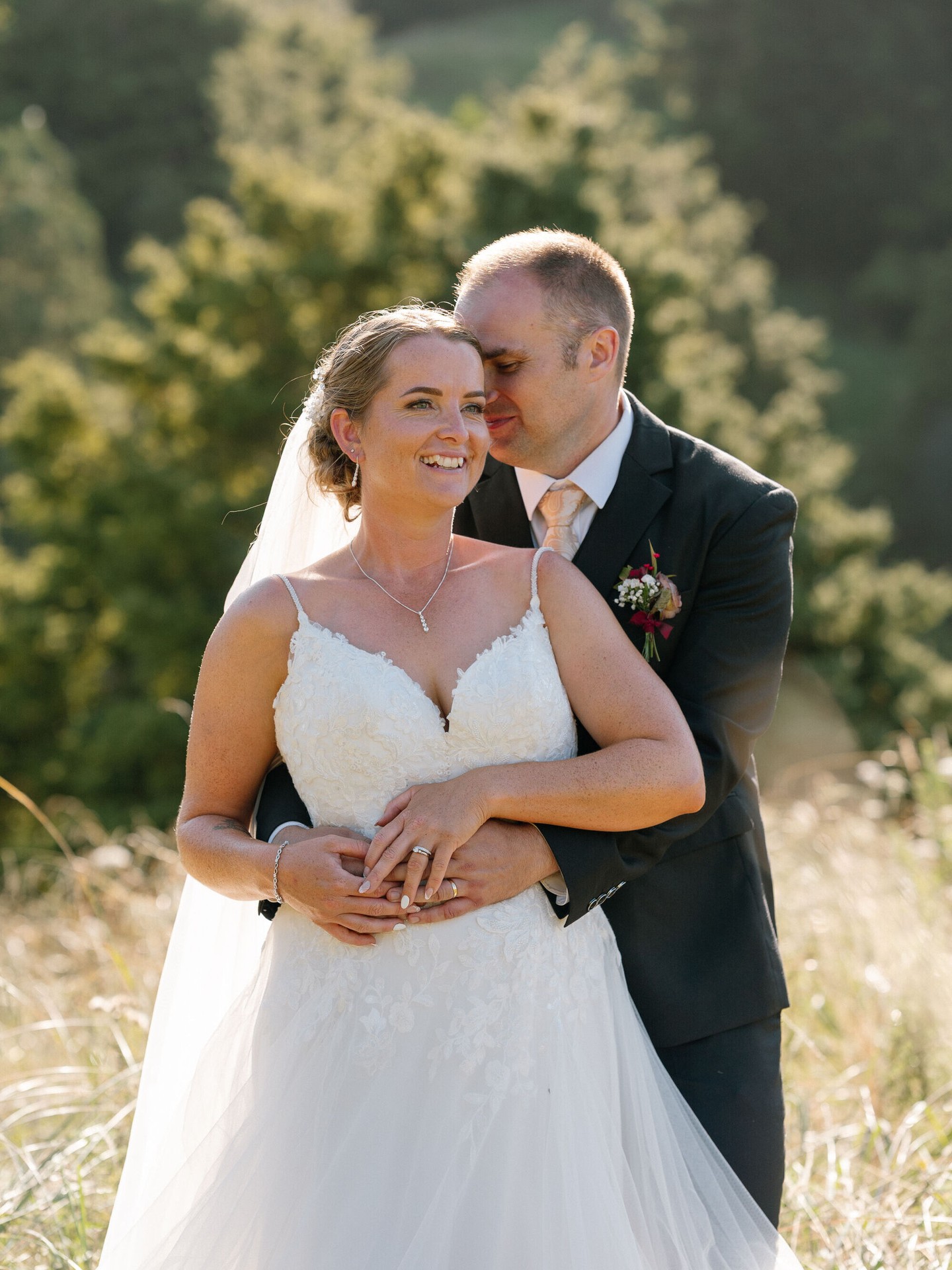 The most beautiful soul inside and out 🤍 Such a graceful, down-to-earth bride and an absolute joy to work with from the very beginning. Thank you for trusting me to be part of your stunning wedding day.
#MakeupArtistWhakatane #SprayTanRotorua