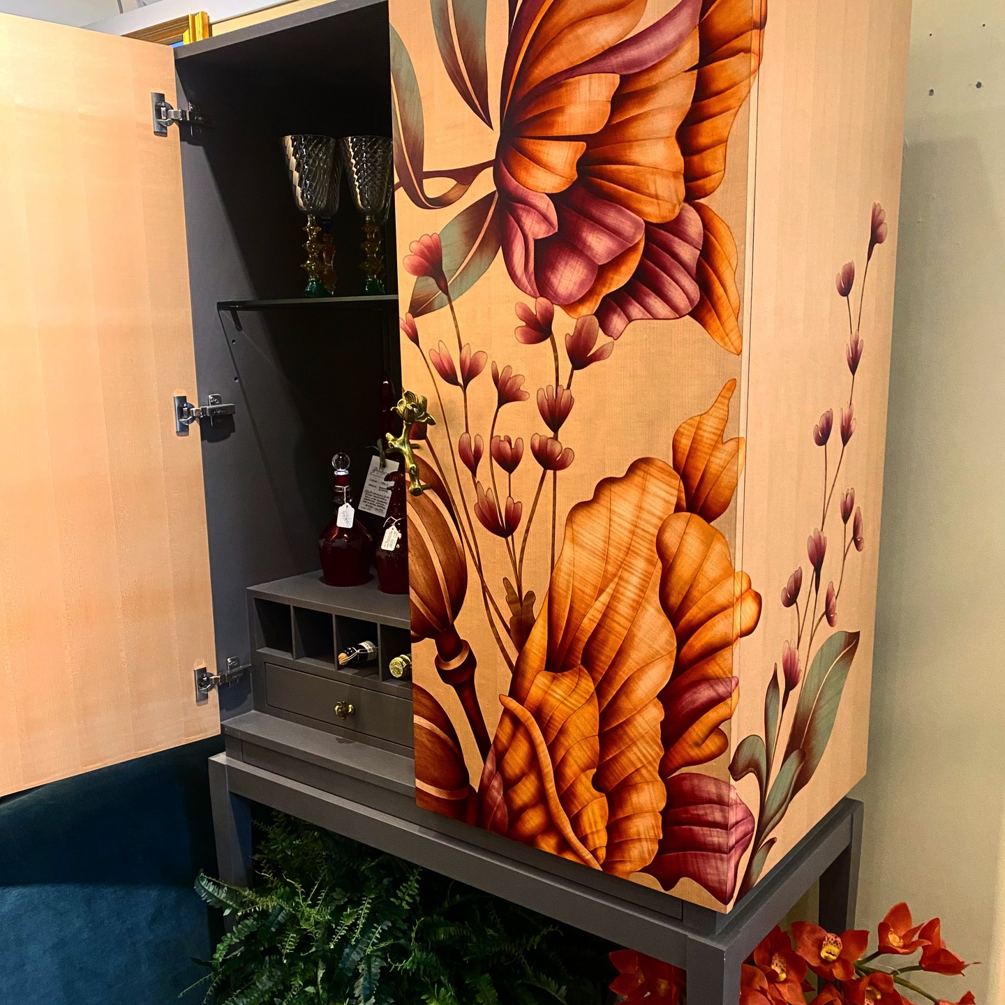 Inlay Bouquet Bar Cabinet