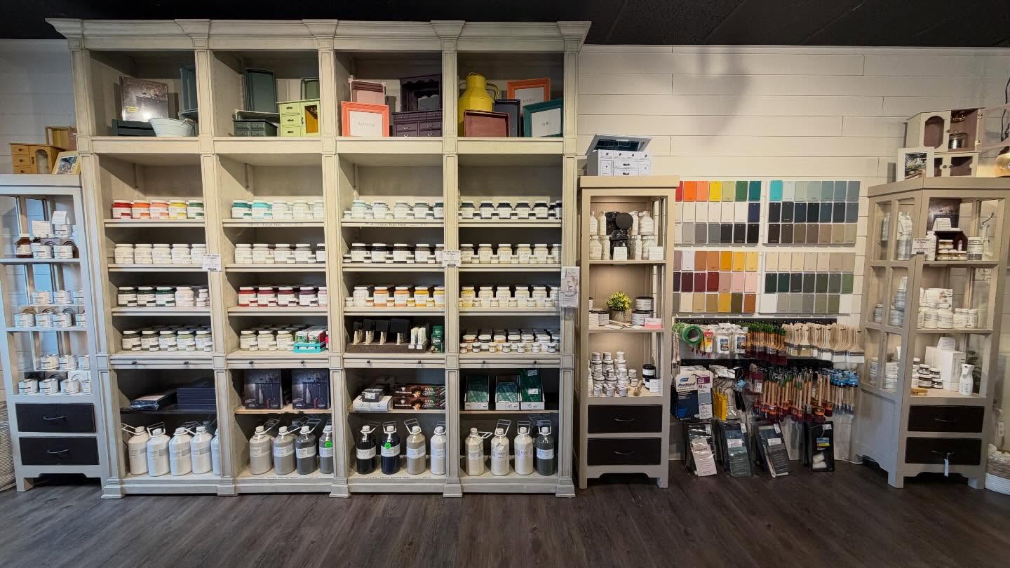 Turning ordinary into extraordinary, one brushstroke at a time 👨🏻🎨
#fusionmineralpaint #paintitbeautiful #refinishedfurniture #shoplocal #dartmouthns