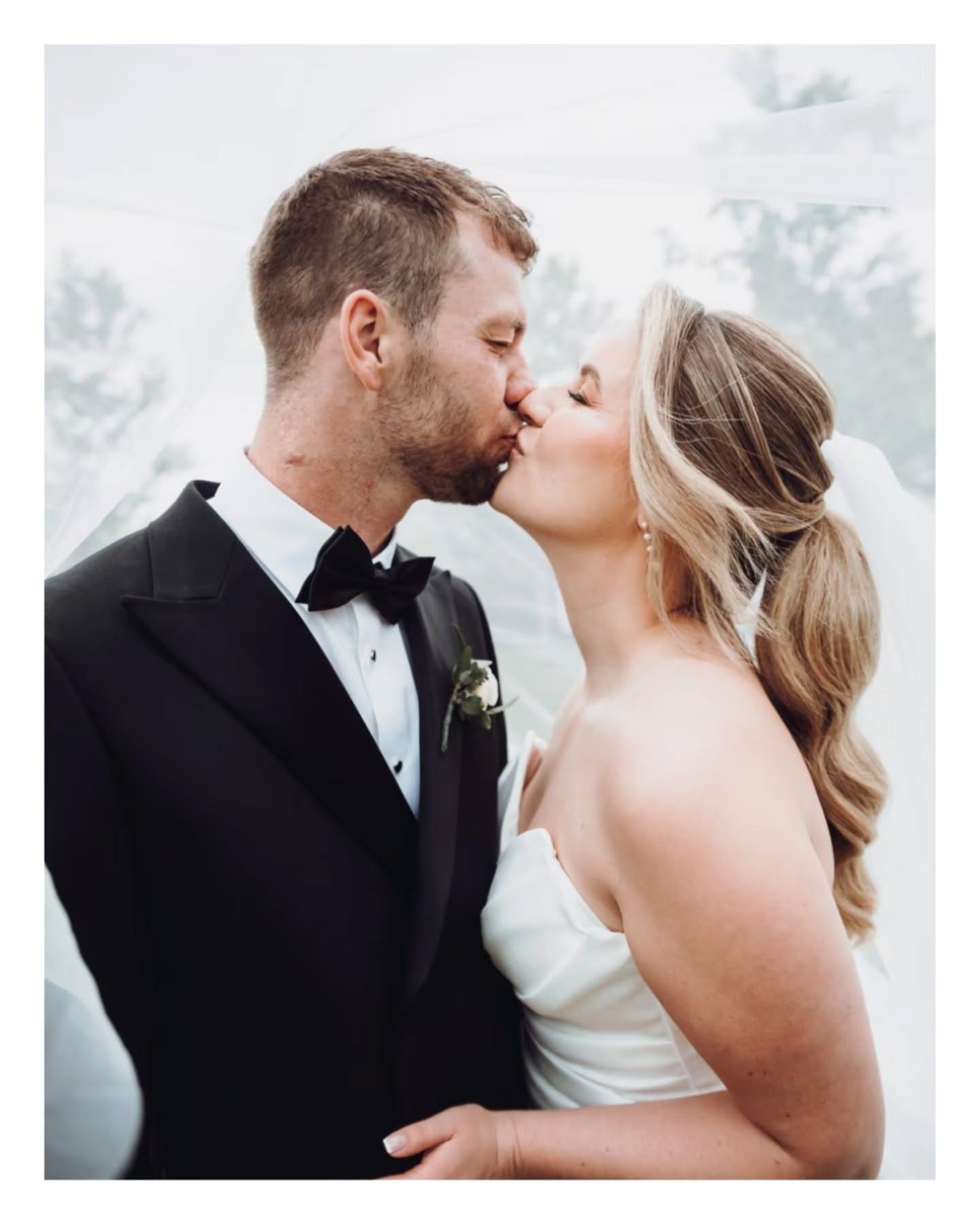 Just the most beautiful day at @eastongrange with the best people! Thanks for having us!
#WeddingPhotographer #EssexWeddingPhotographer #suffolkweddingphotographer #weddingvideo #love